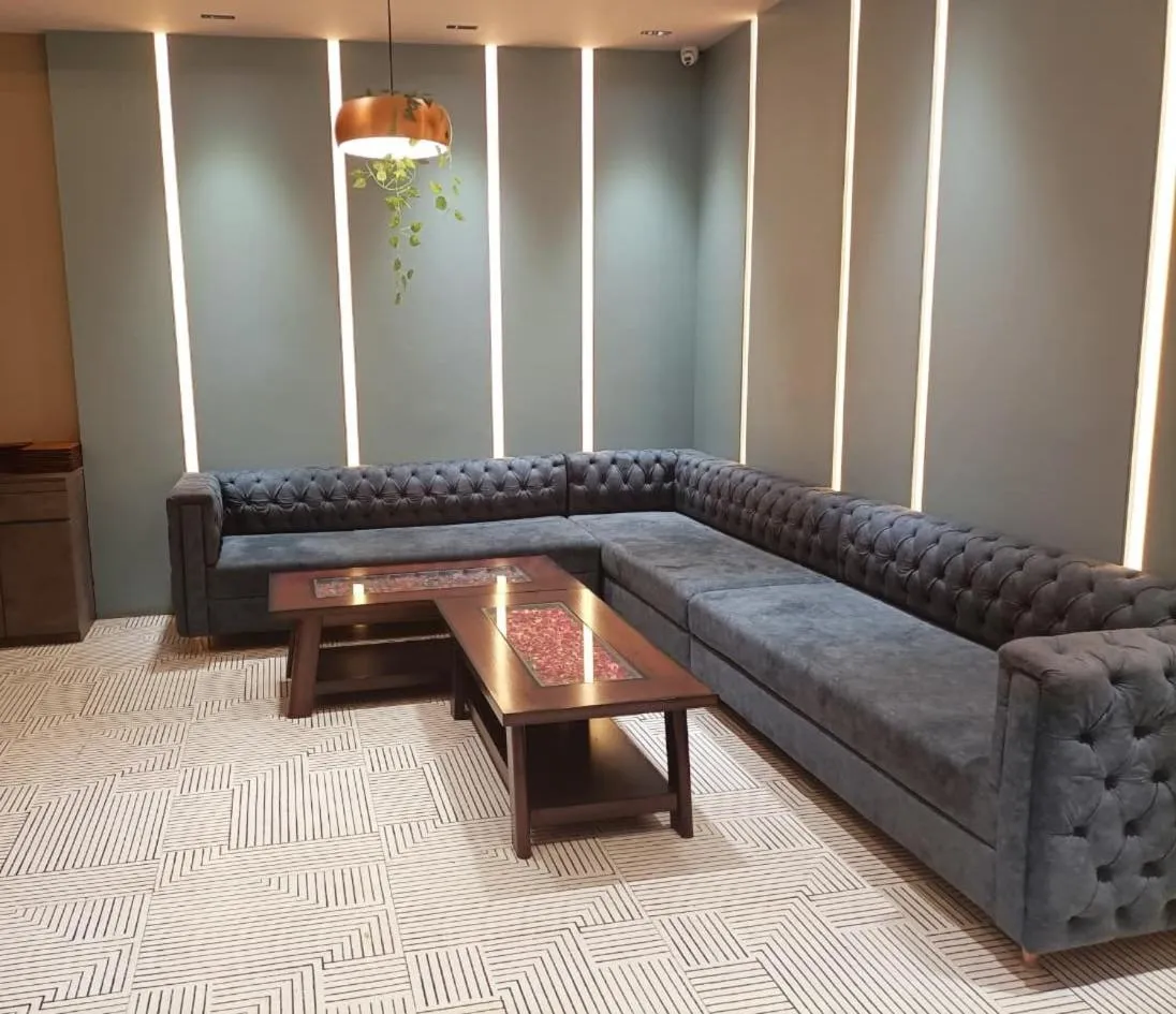 Restaurant/places to eat in VIPs Hotel Olive