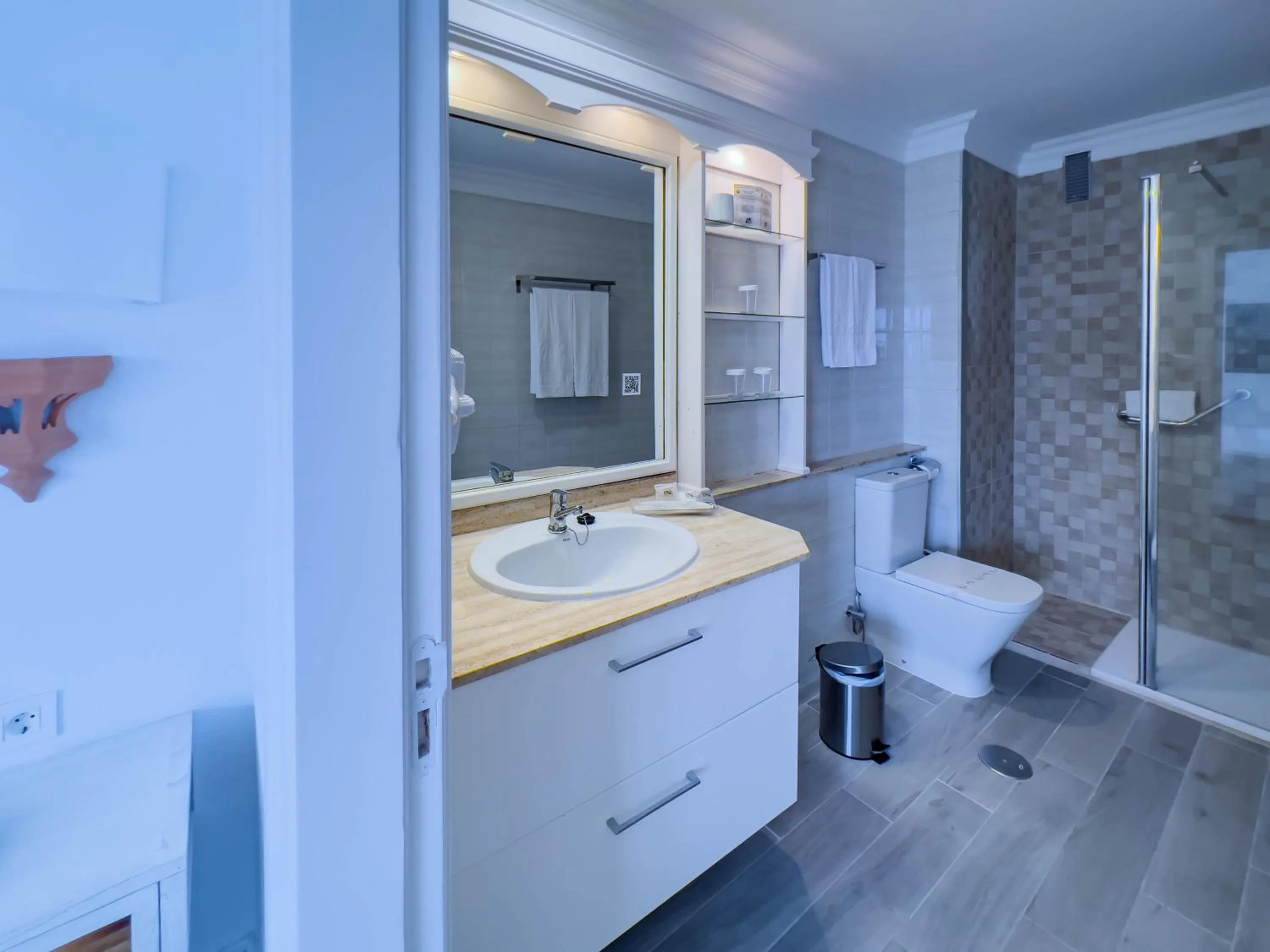 Shower in Apartamentos Parque del Sol