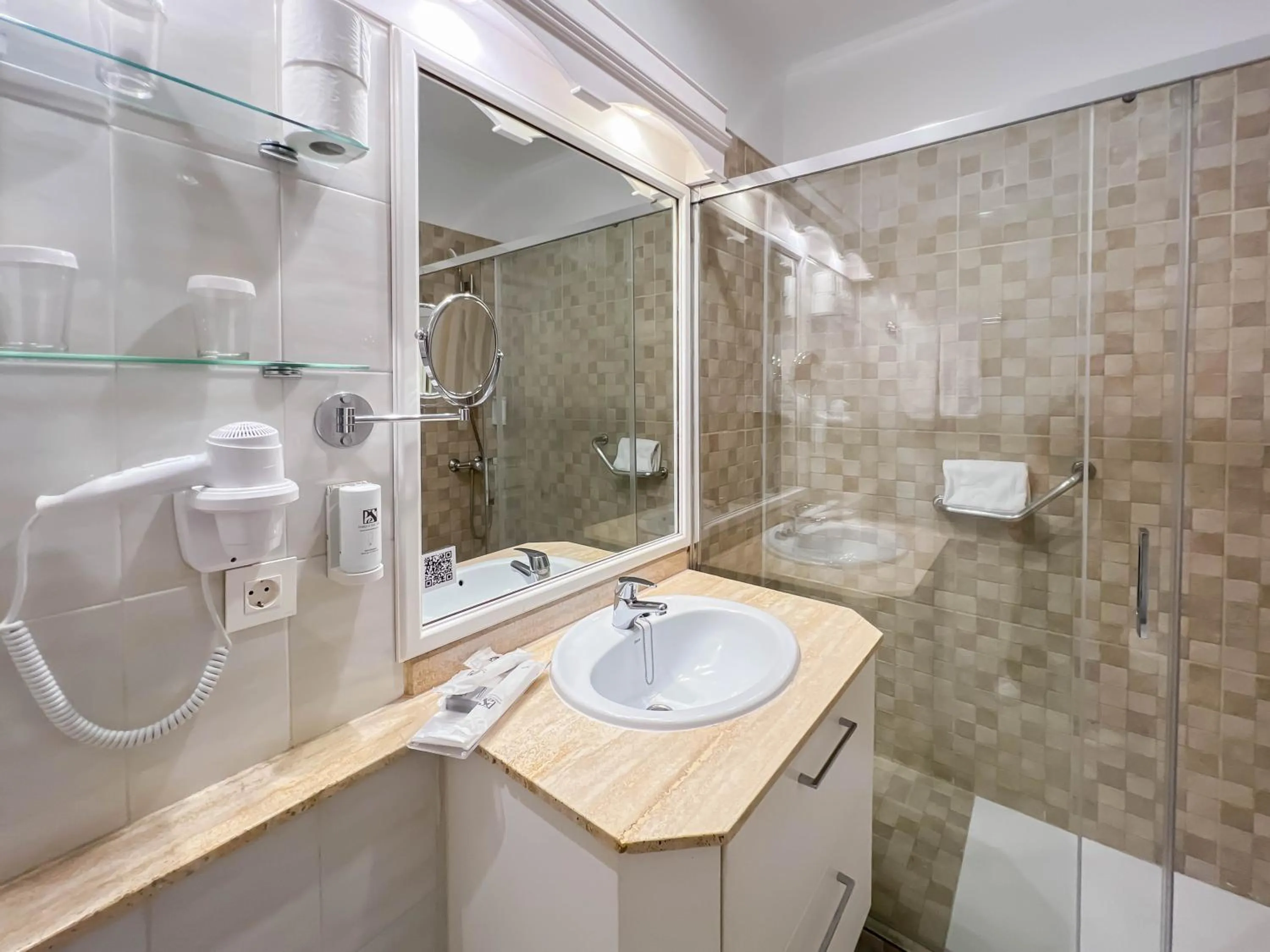 Shower in Apartamentos Parque del Sol