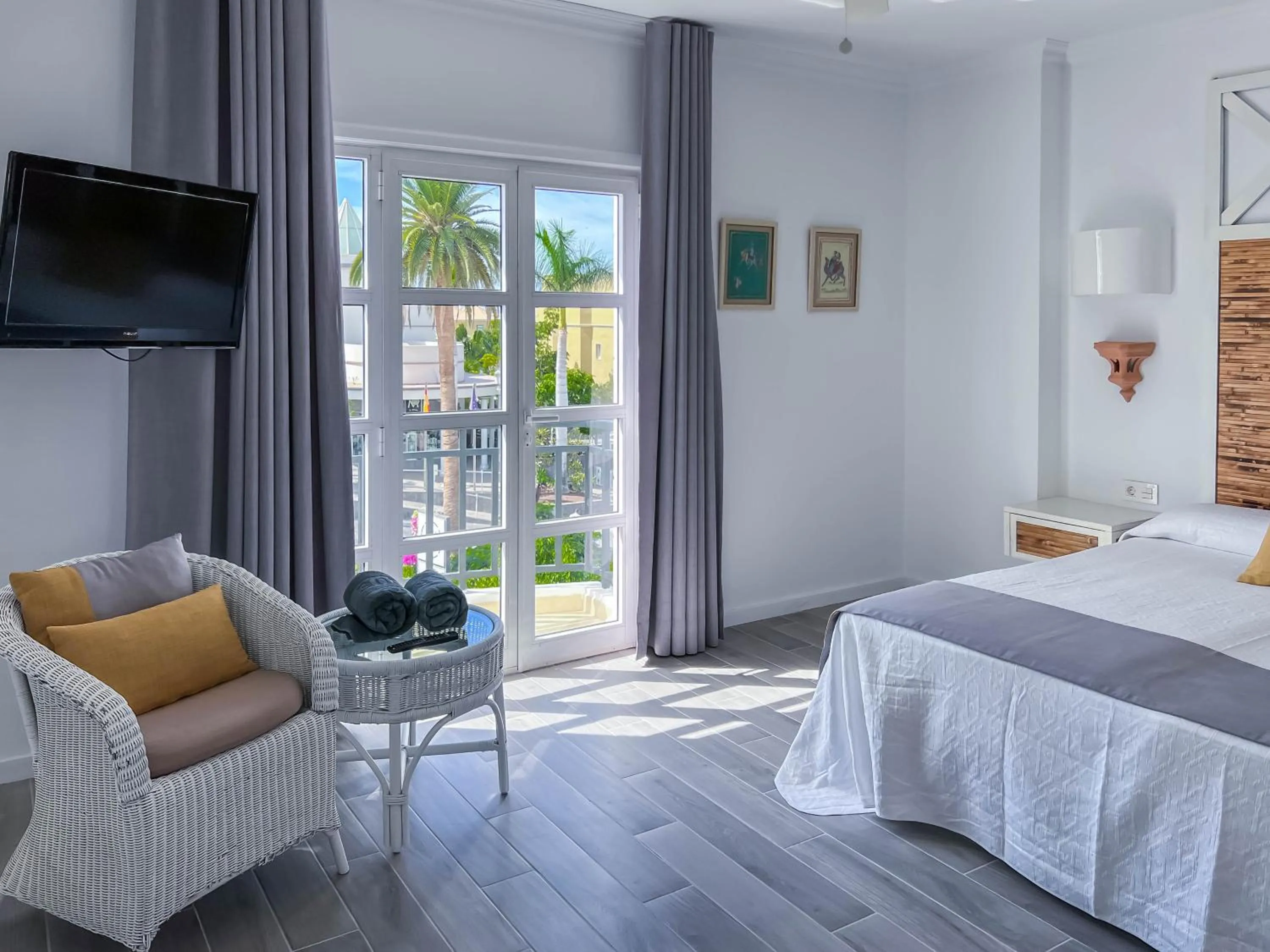 Bedroom, Bed in Apartamentos Parque del Sol