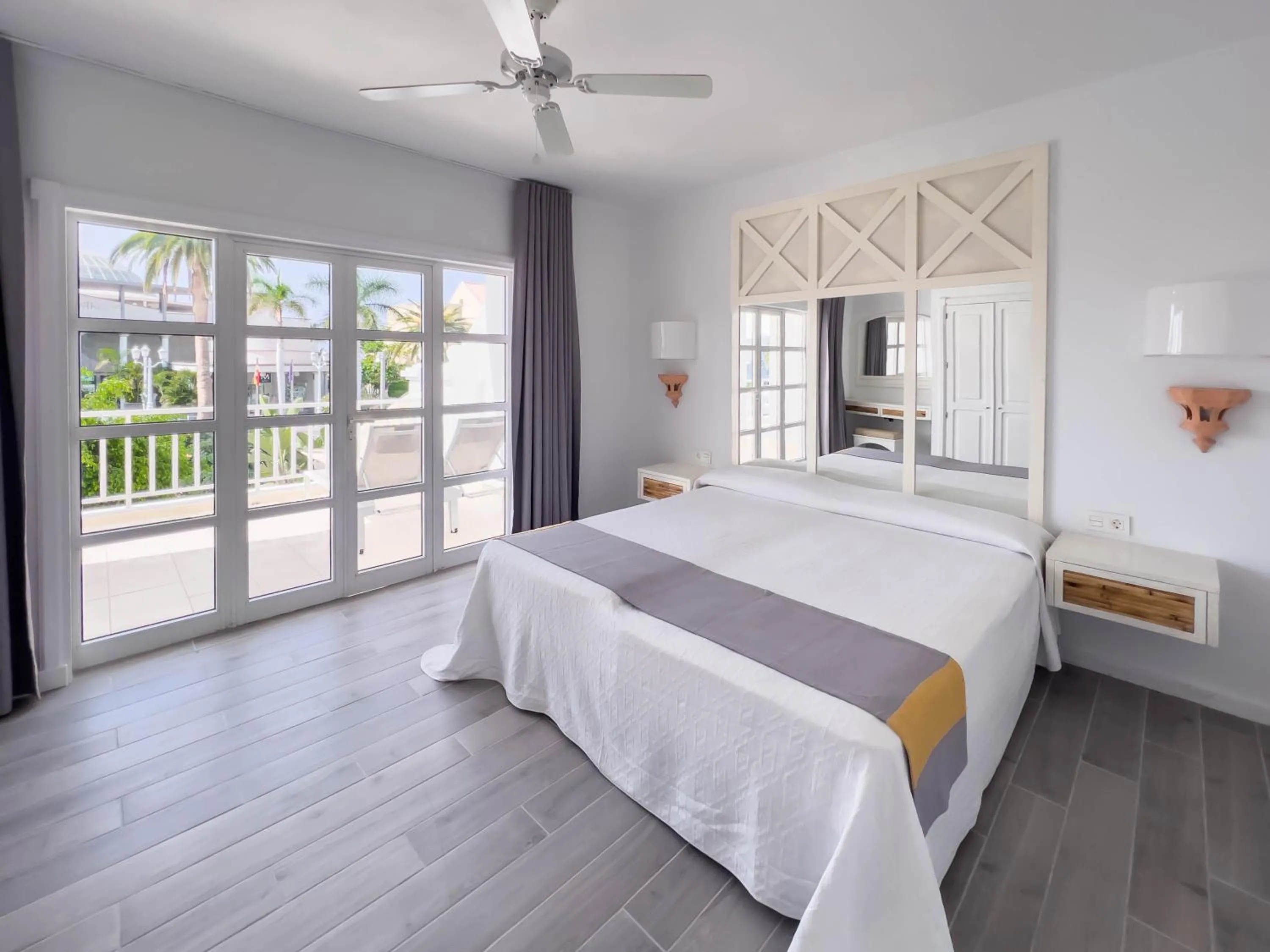 Bedroom, Bed in Apartamentos Parque del Sol