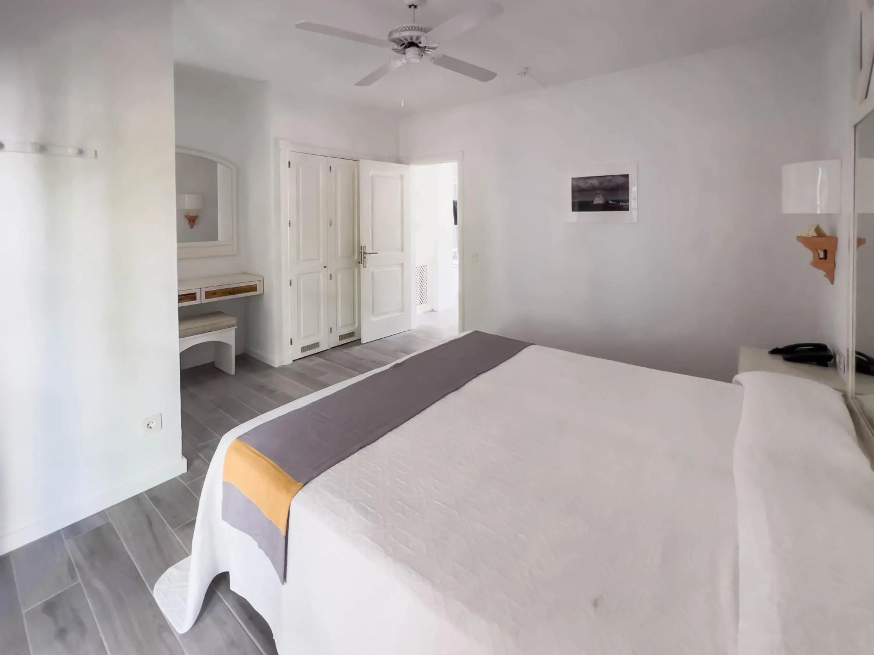 Bedroom, Bed in Apartamentos Parque del Sol