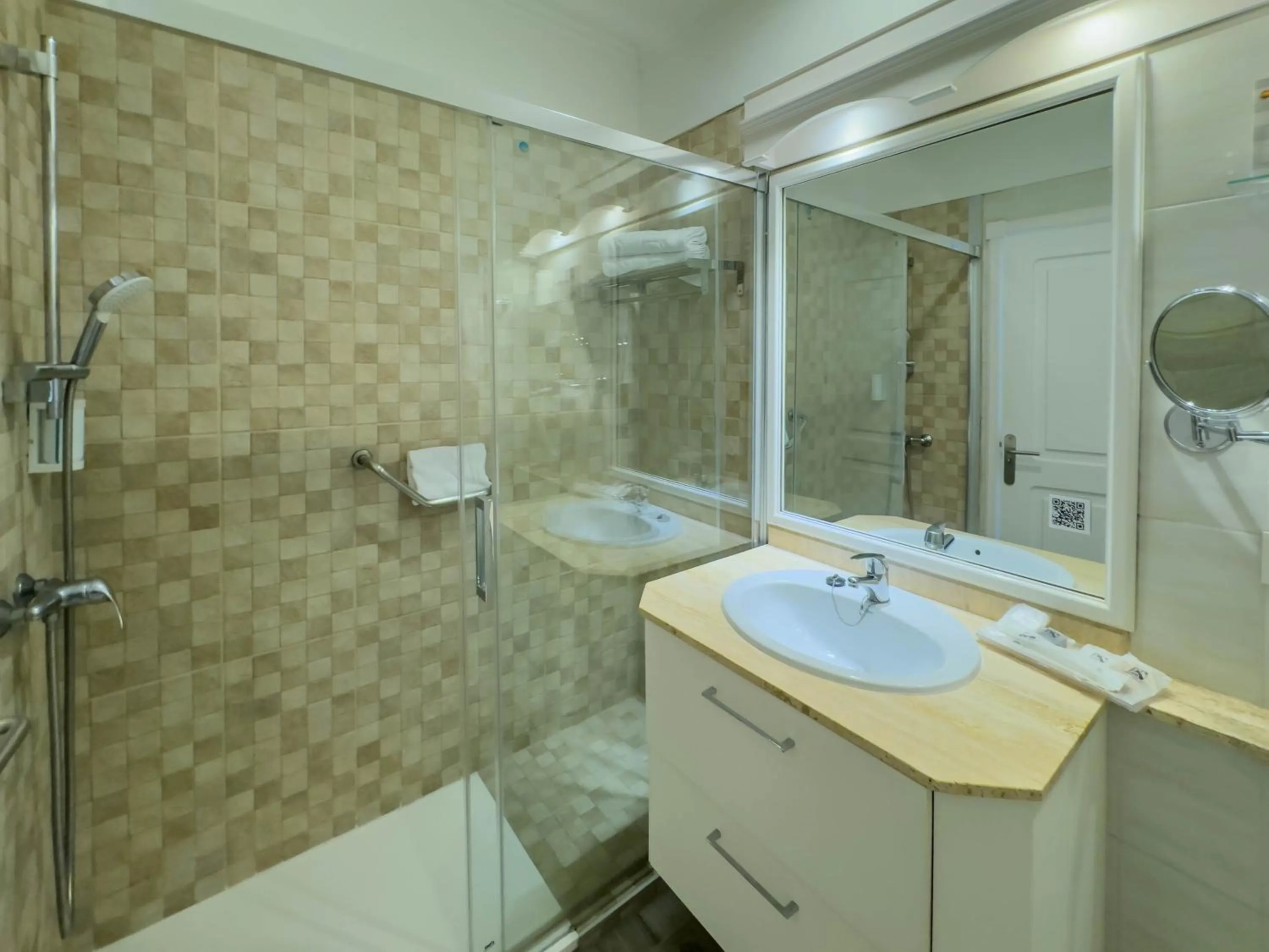 Shower in Apartamentos Parque del Sol