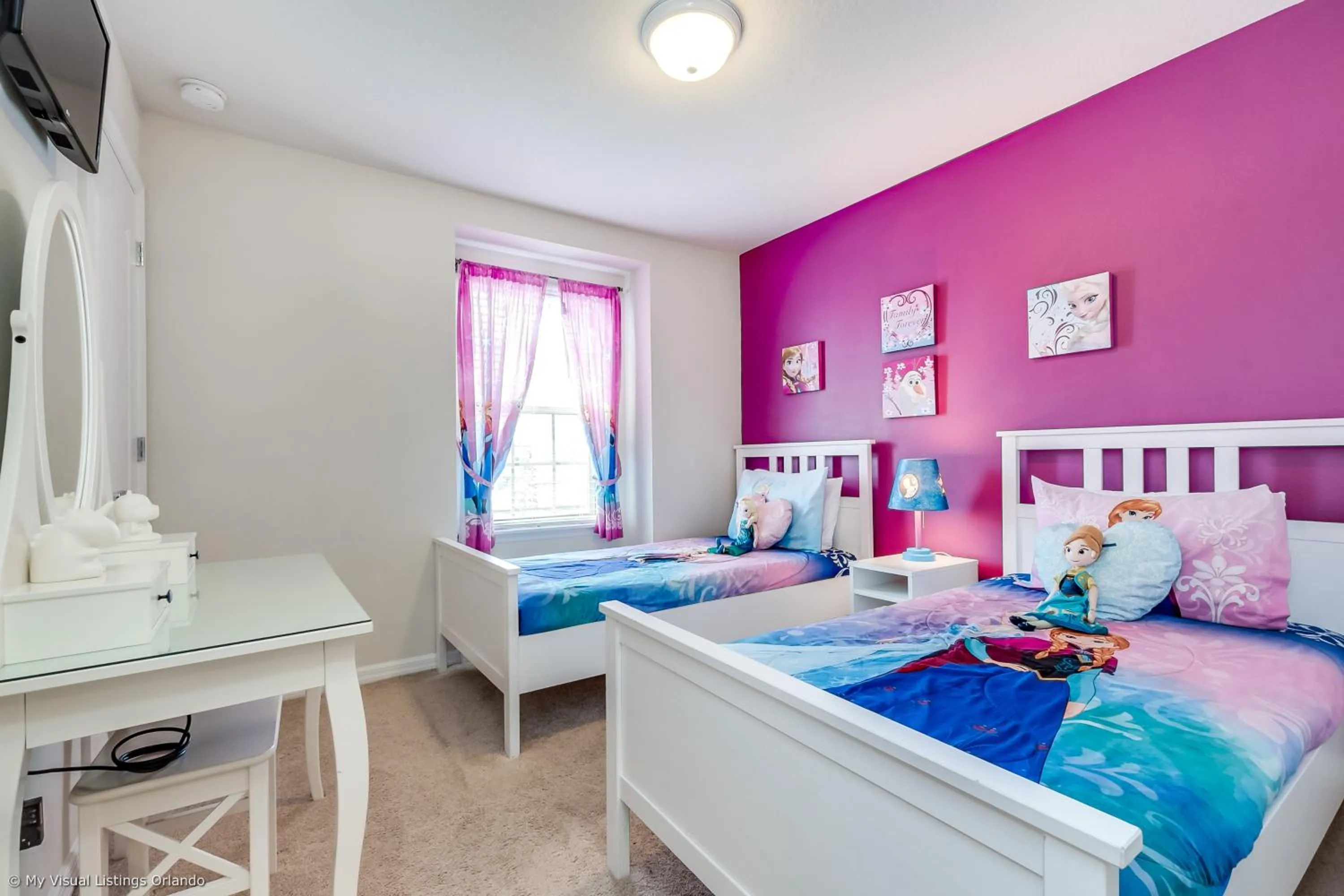 Bed in Resort Townhome wPRIVATE Pool & BBQ, near Disney