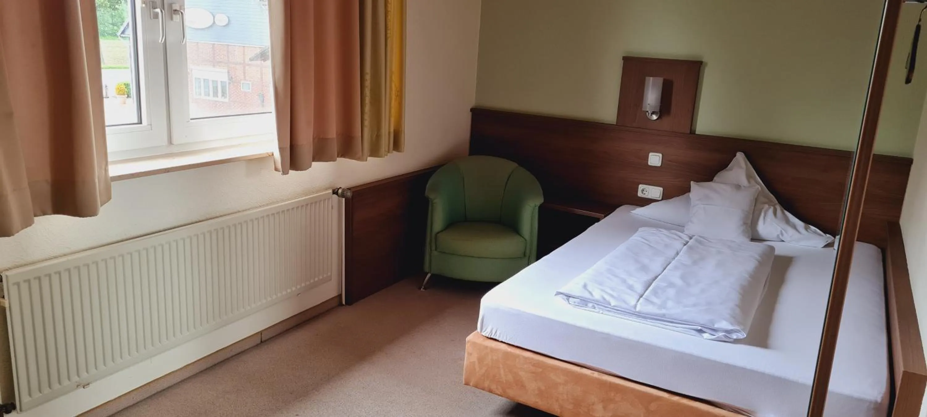 Bedroom, Bed in Hotel Zur Erholung & Restaurant Amme's Landhaus