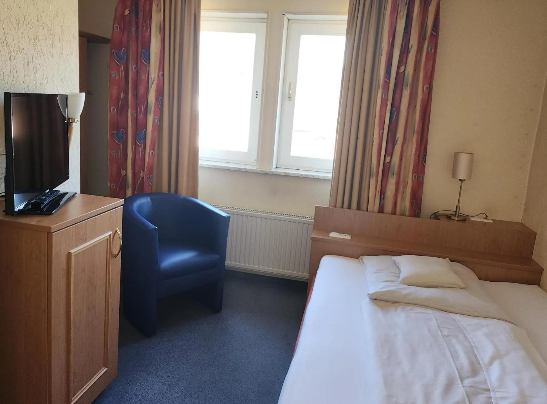 Bedroom, Bed in Hotel Zur Erholung & Restaurant Amme's Landhaus