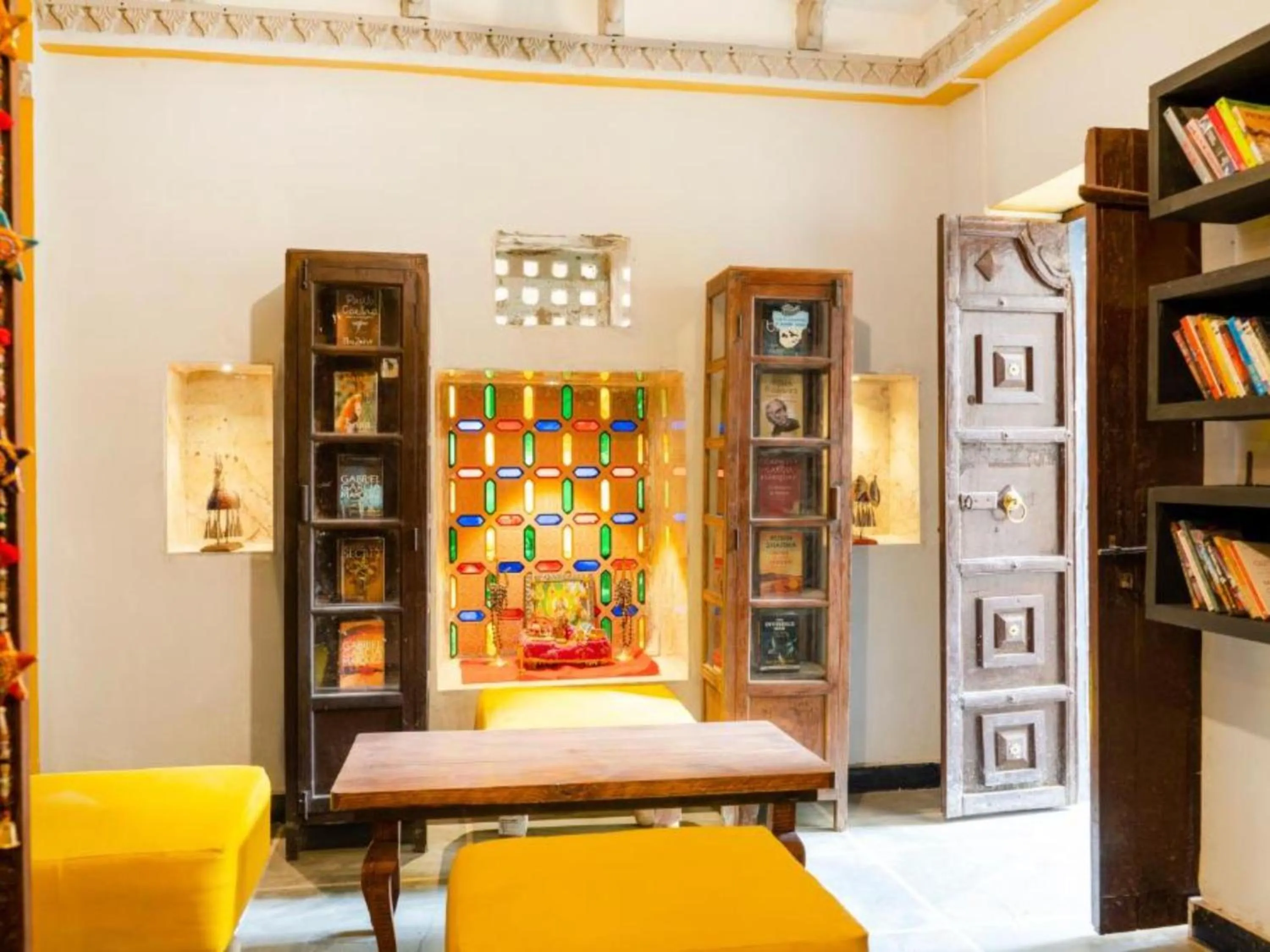 Library in The Hosteller Udaipur