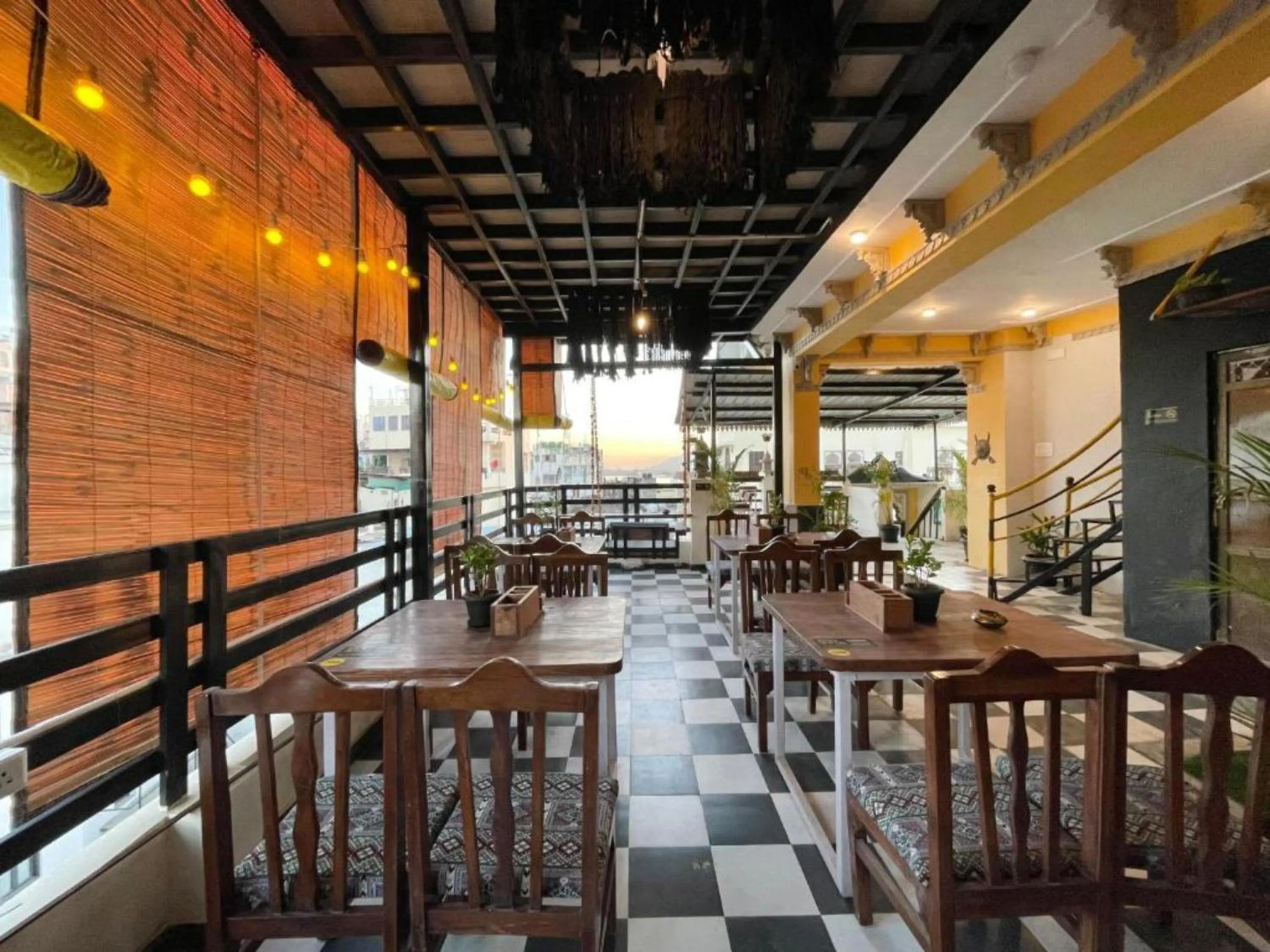 Restaurant/places to eat in The Hosteller Udaipur