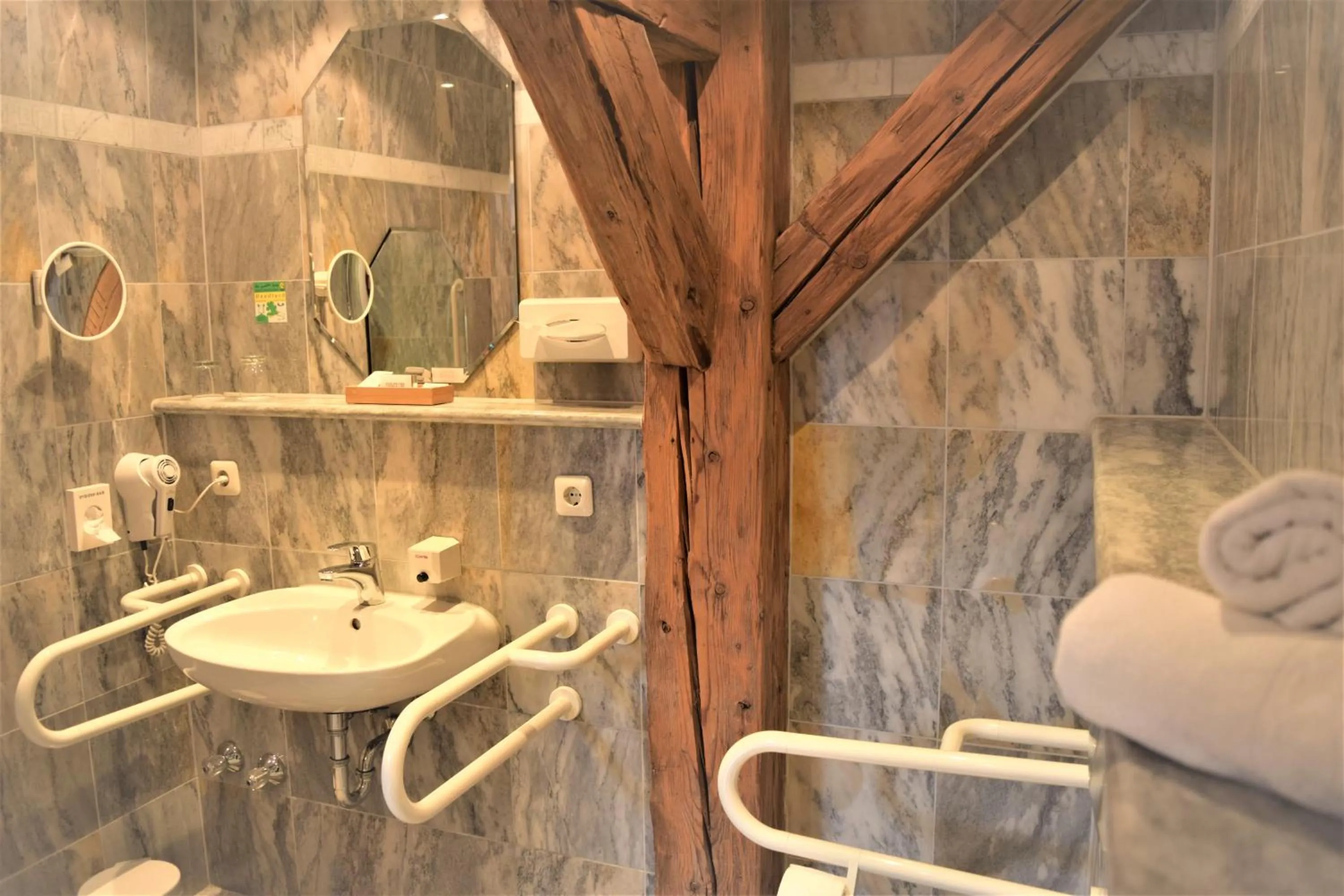 Bathroom in Hotel zum Bräu