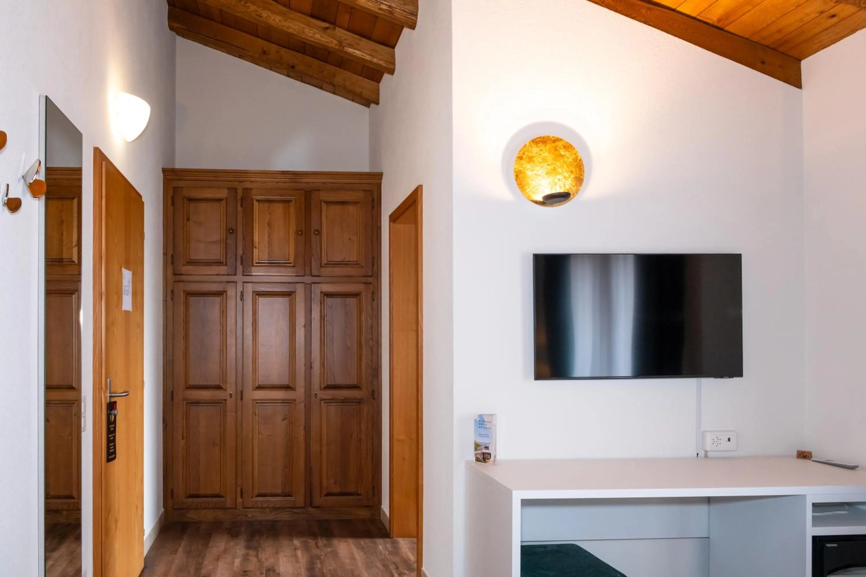 TV and multimedia in Hotel Il Castagno