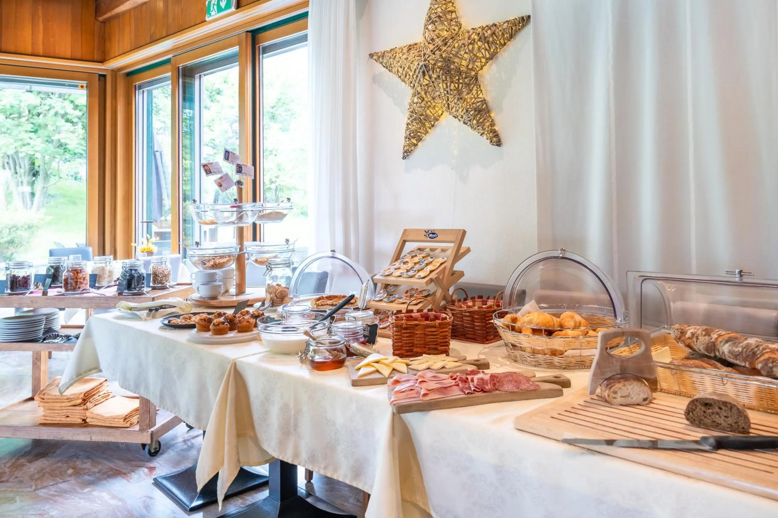 Buffet breakfast in Hotel Il Castagno