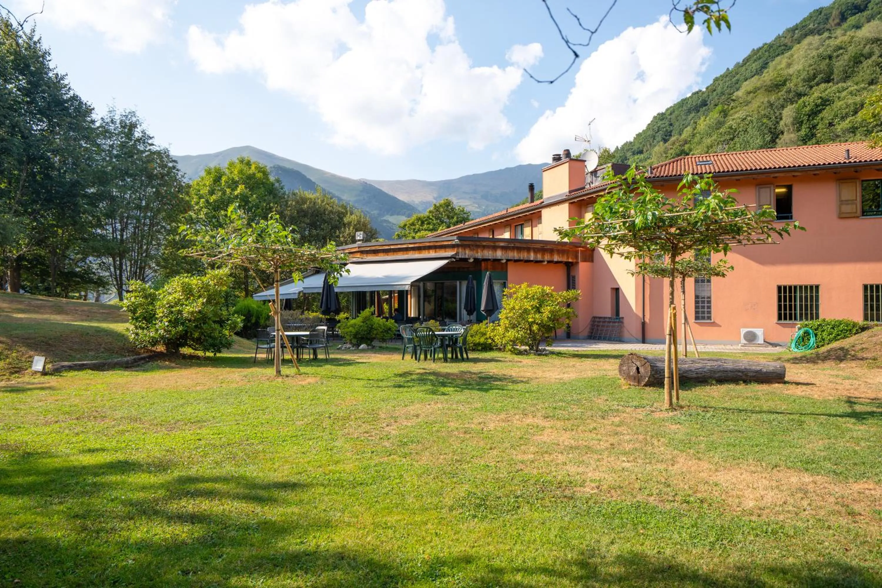 Property building in Hotel Il Castagno