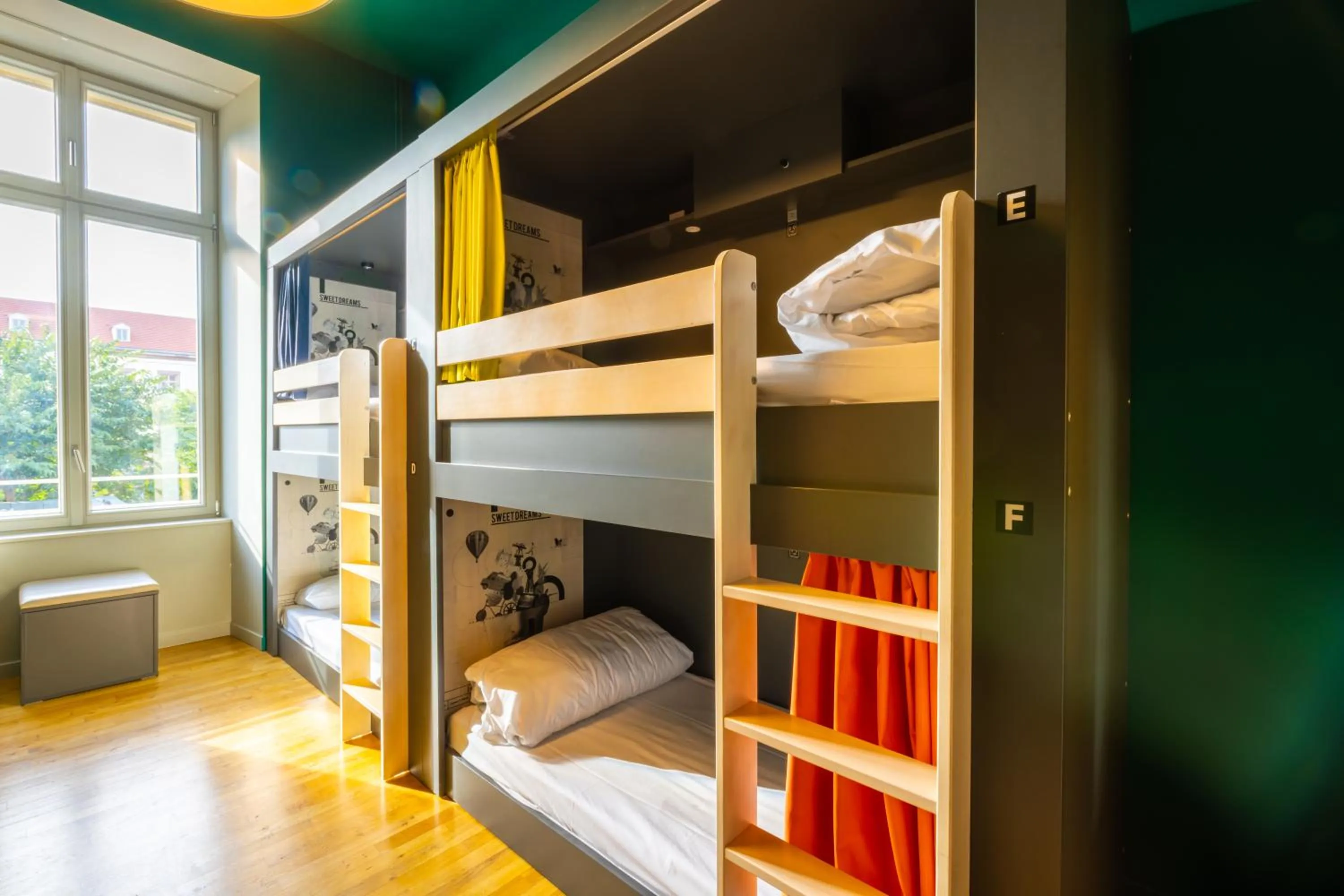 Bedroom, Bed in The People - Strasbourg