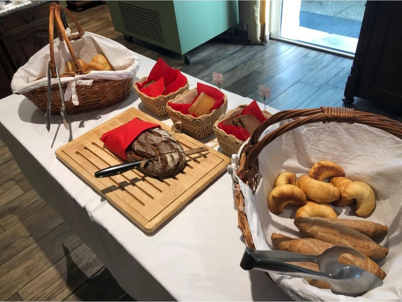 Buffet breakfast in Corso, Zimmer & Cafe, Hotel Garni