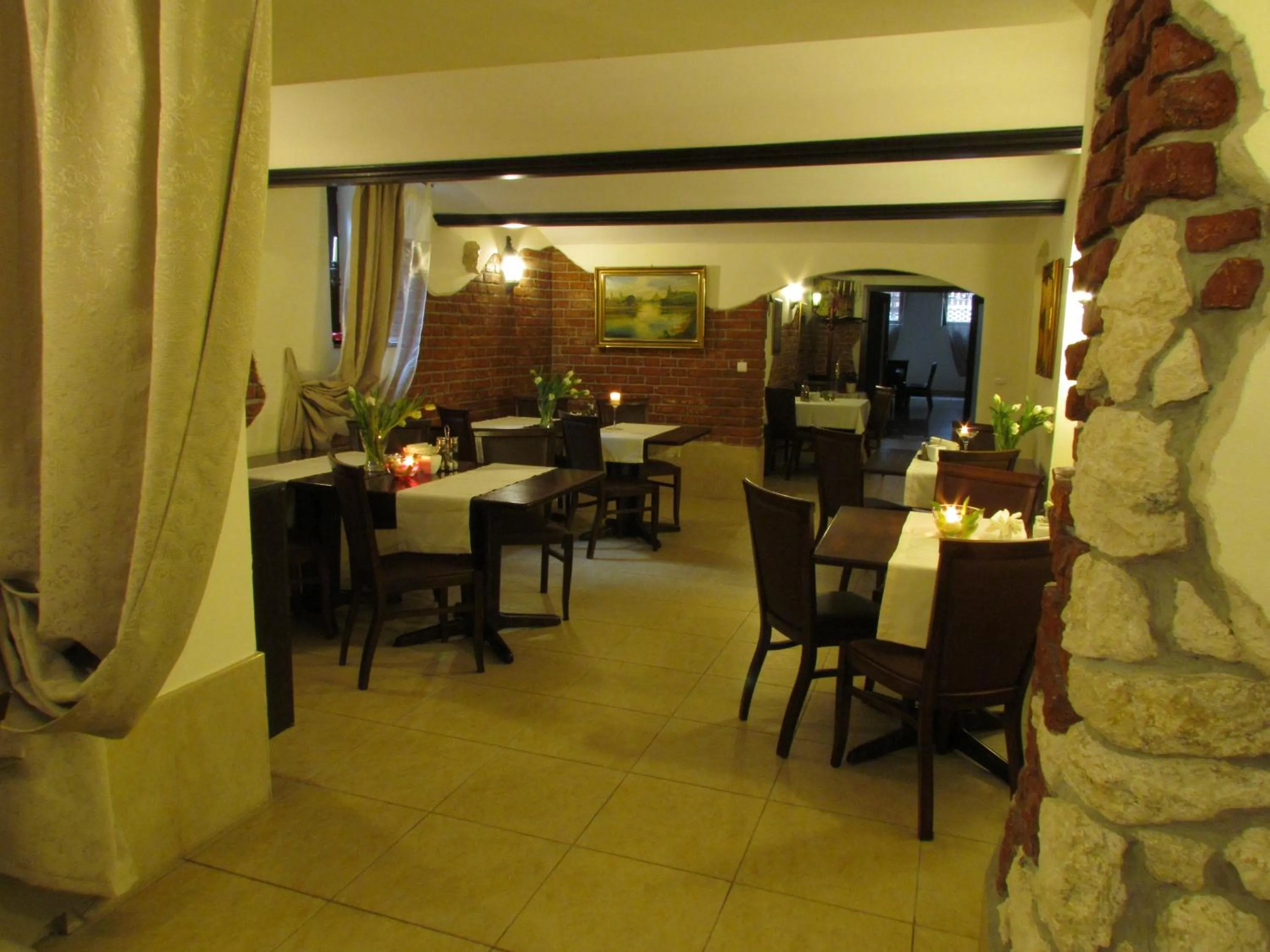 Restaurant/places to eat in Dworek Złoty Róg Hotel i Restauracja