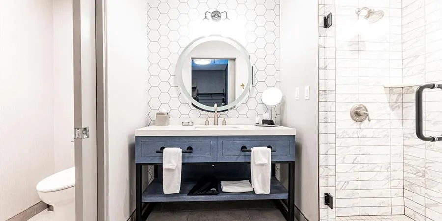 Shower in Oak Grove Racing Gaming & Hotel