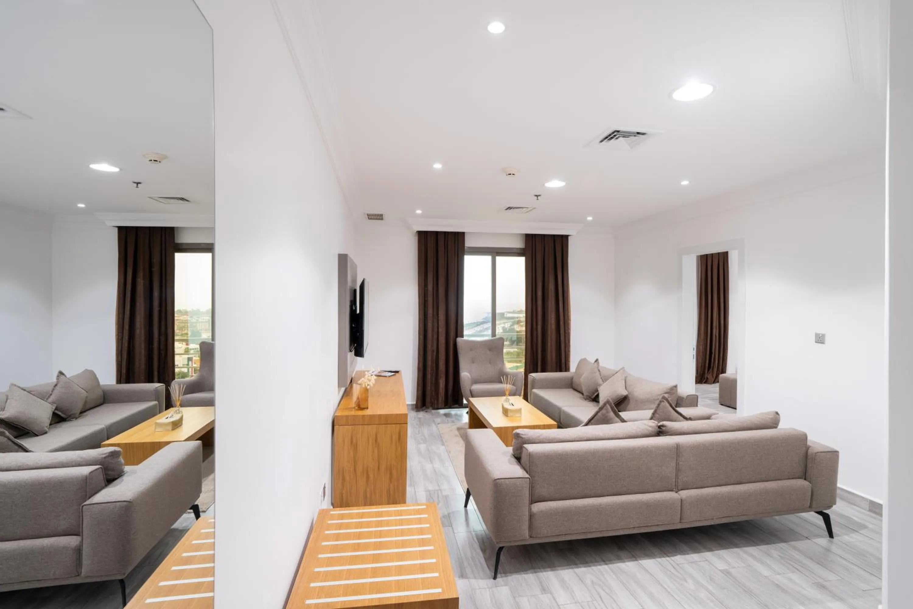 Living room in Plaza Athenee Hotel