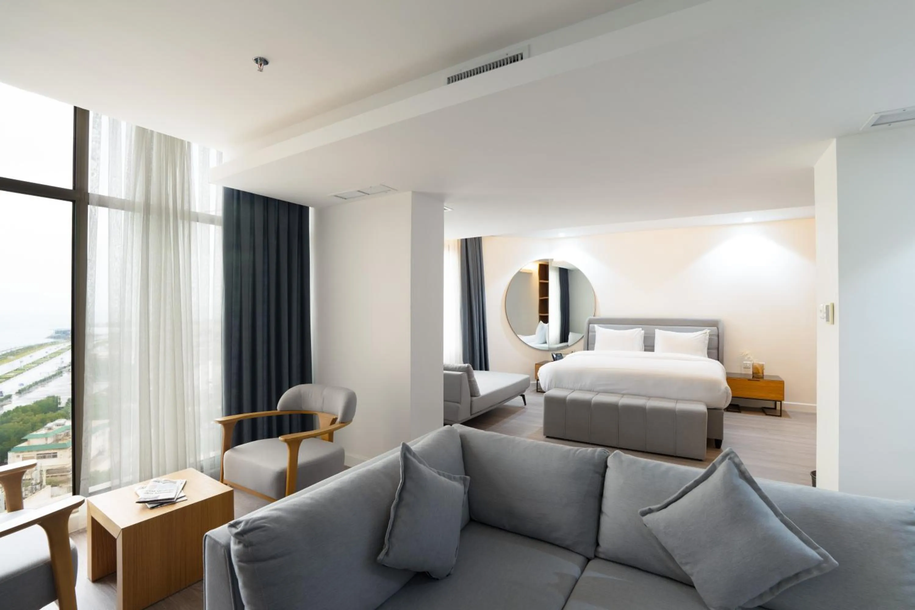 Bedroom, Bed in Plaza Athenee Hotel