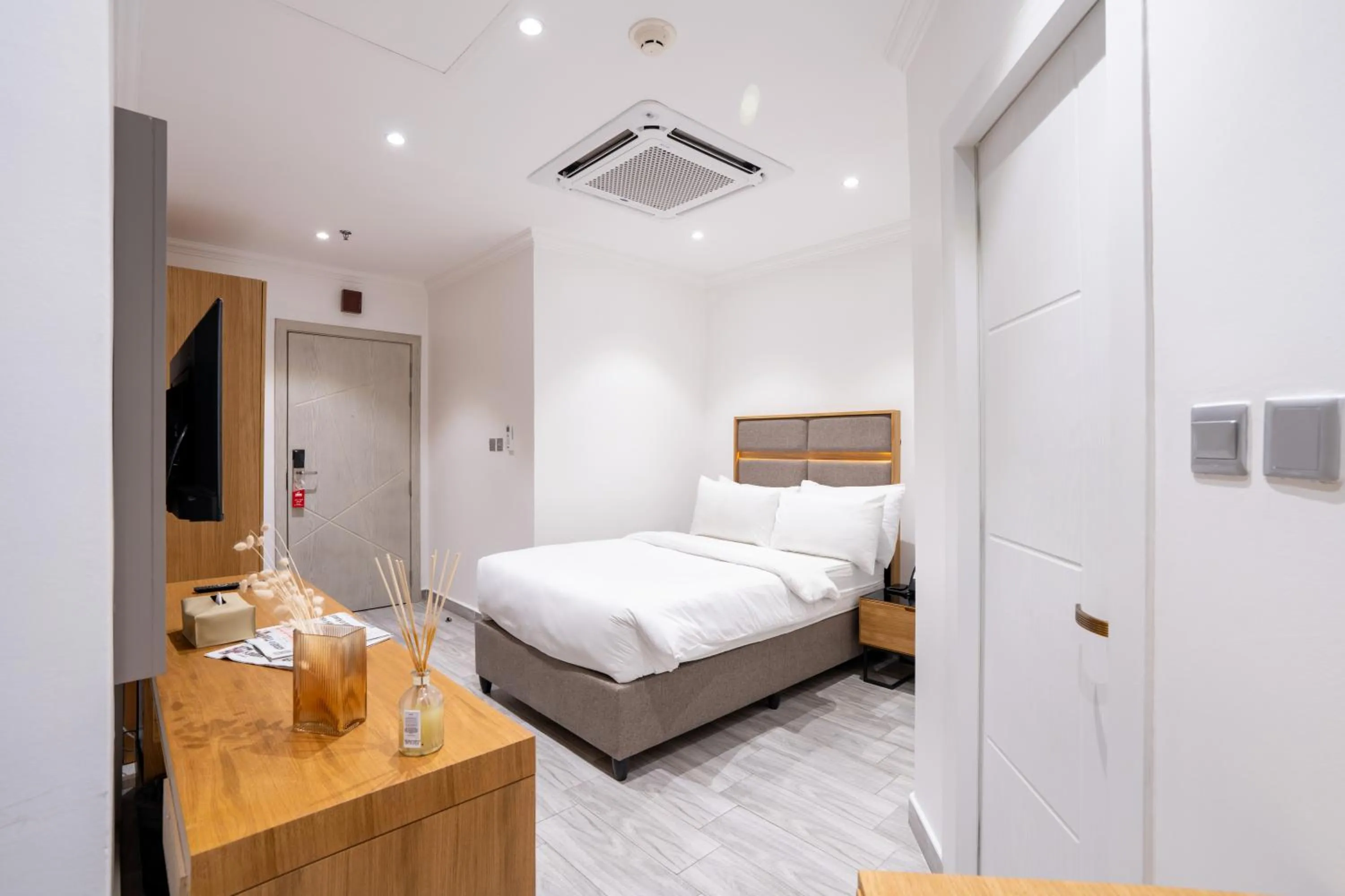 Bedroom, Bed in Plaza Athenee Hotel