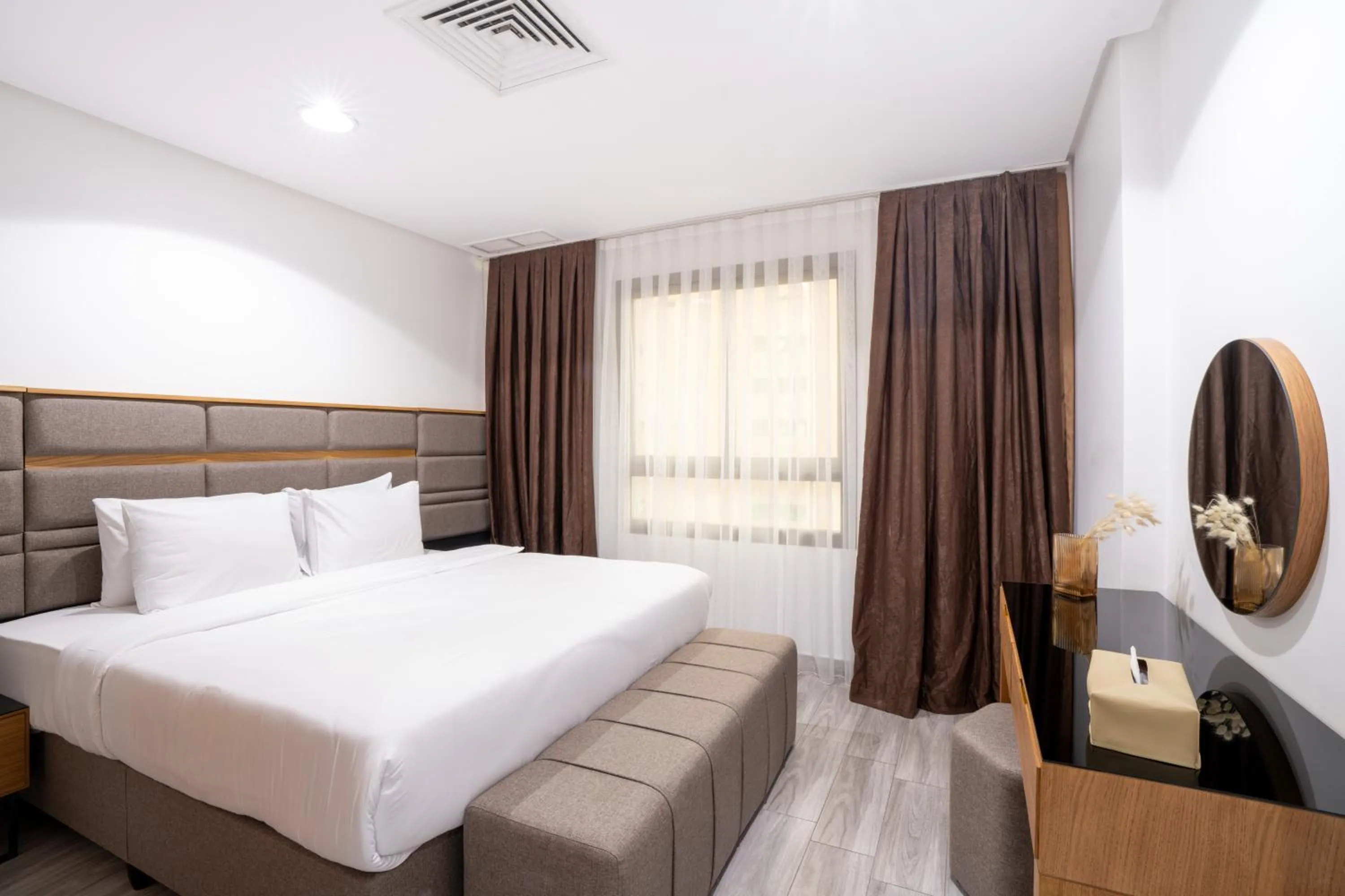 Bedroom, Bed in Plaza Athenee Hotel