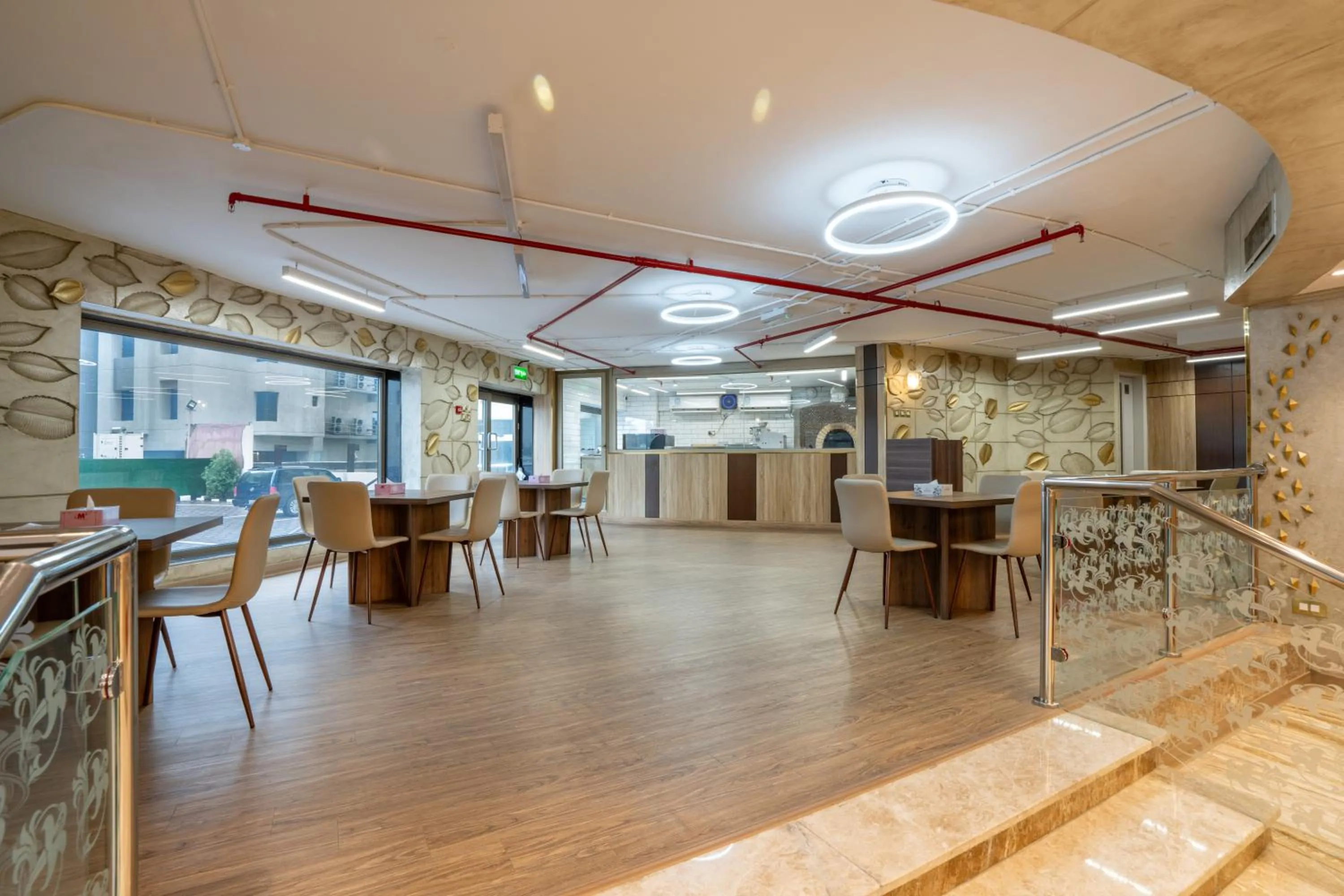 Restaurant/places to eat in Plaza Athenee Hotel