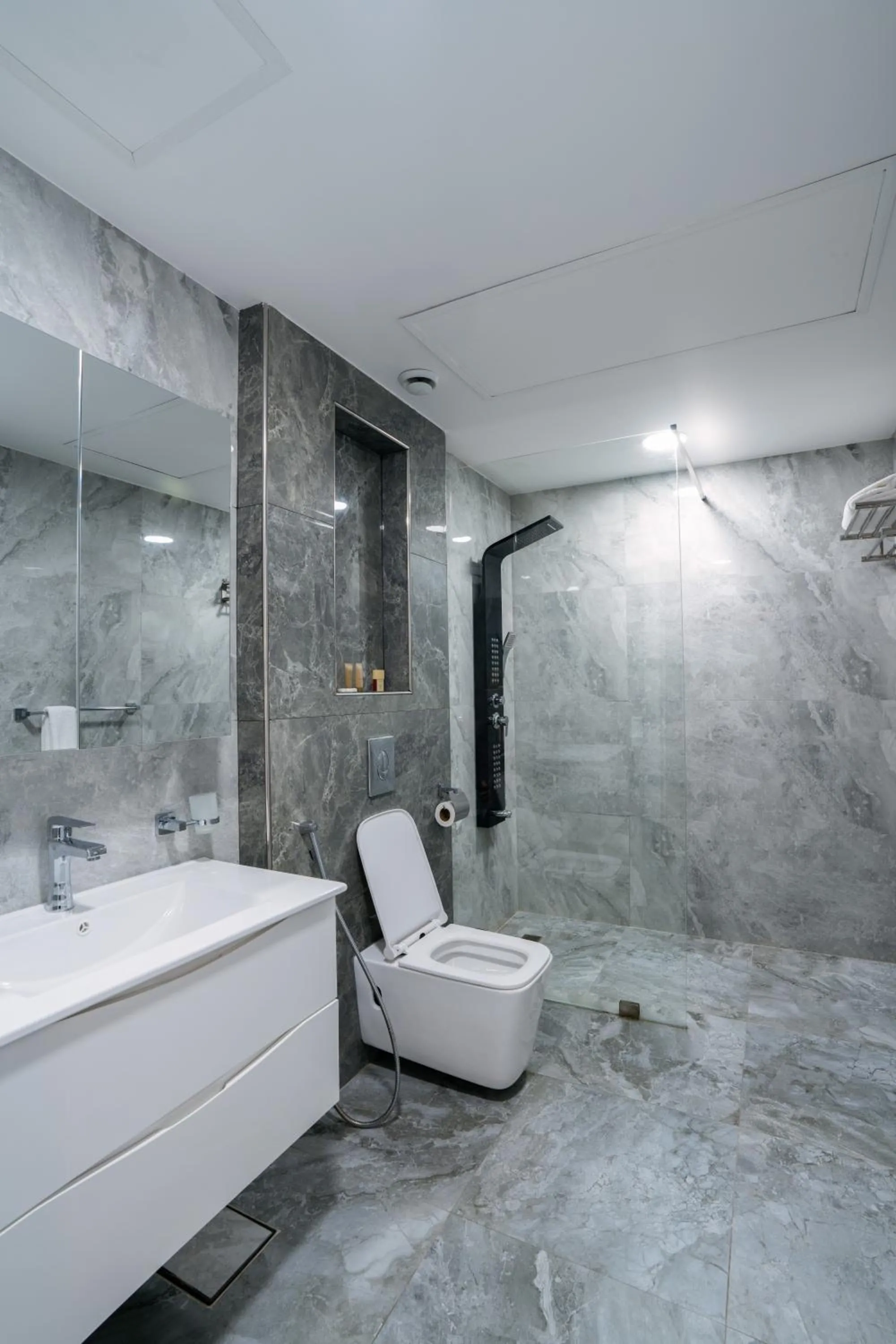 Bathroom in Plaza Athenee Hotel