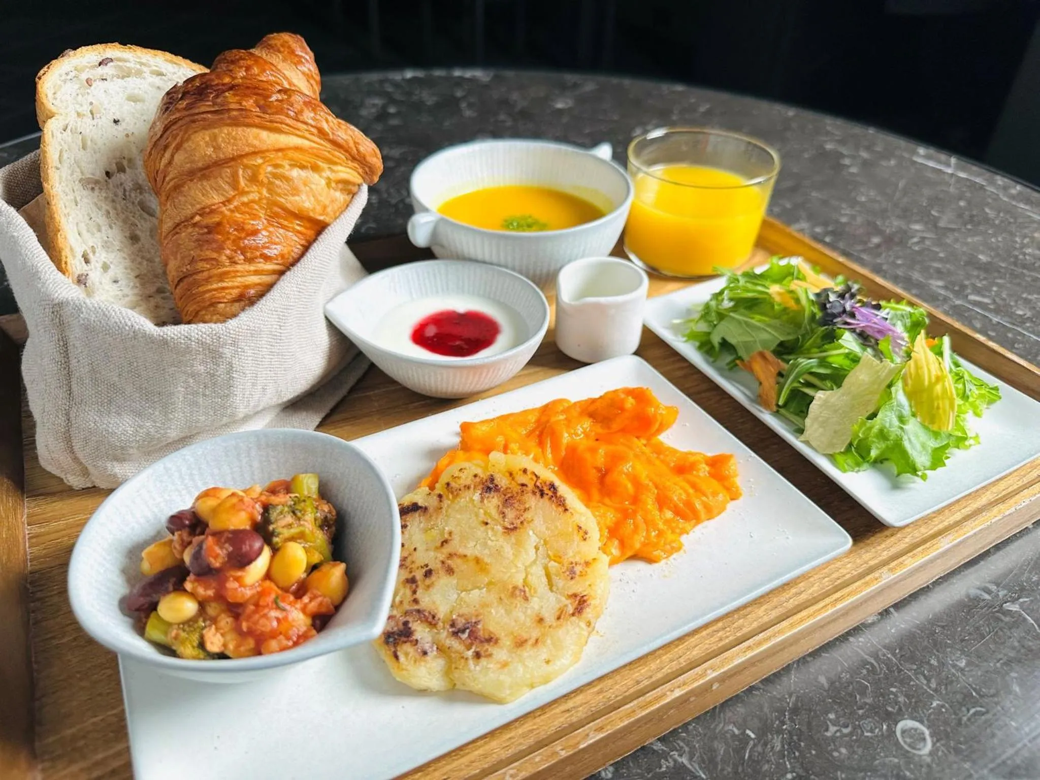 Restaurant/places to eat in hotel tou nishinotoin kyoto