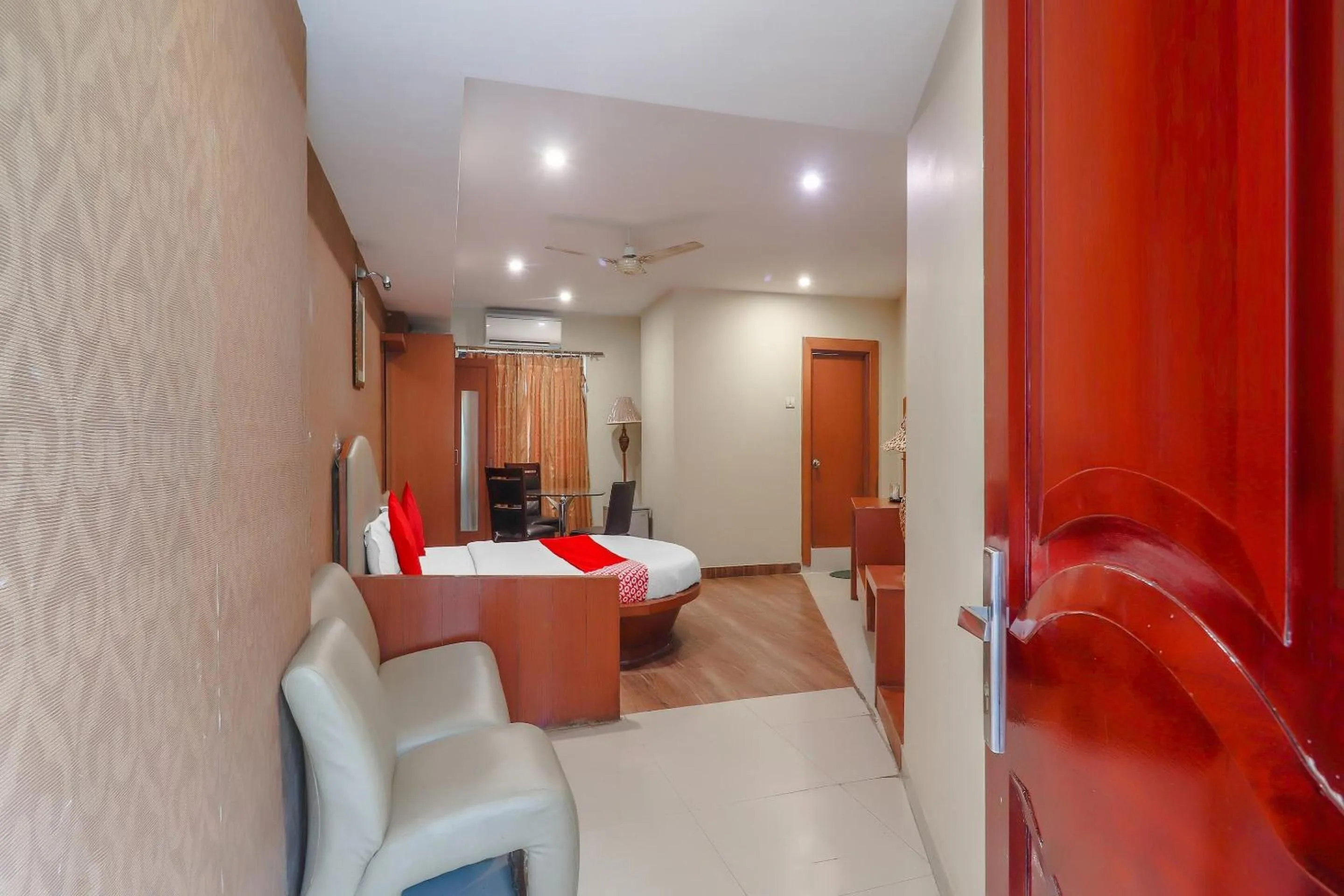 Bedroom in Hotel O Grandeur By orbit Hotels Near Chennai shopping mall