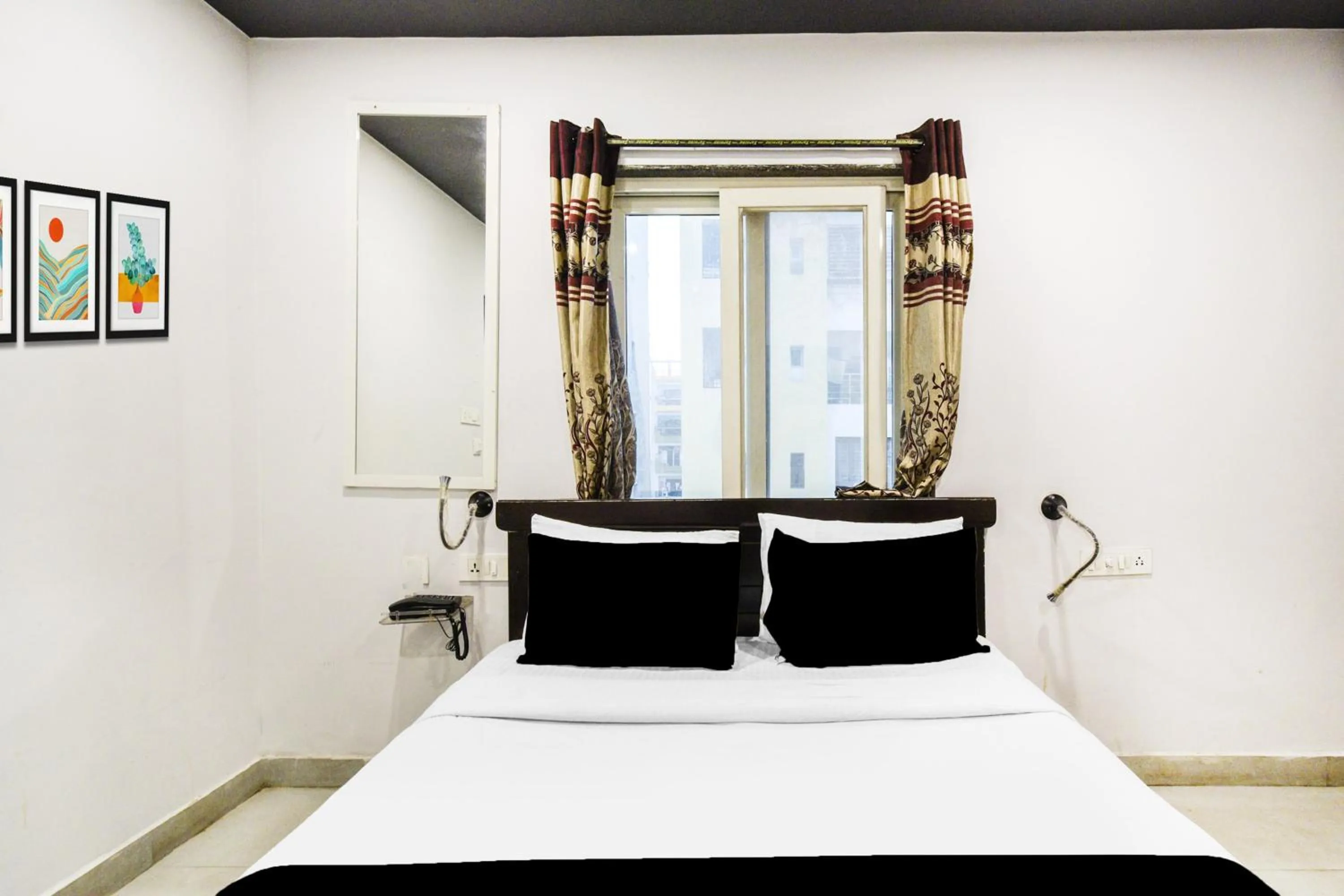 Bedroom, Bed in Super Townhouse Alwal Road