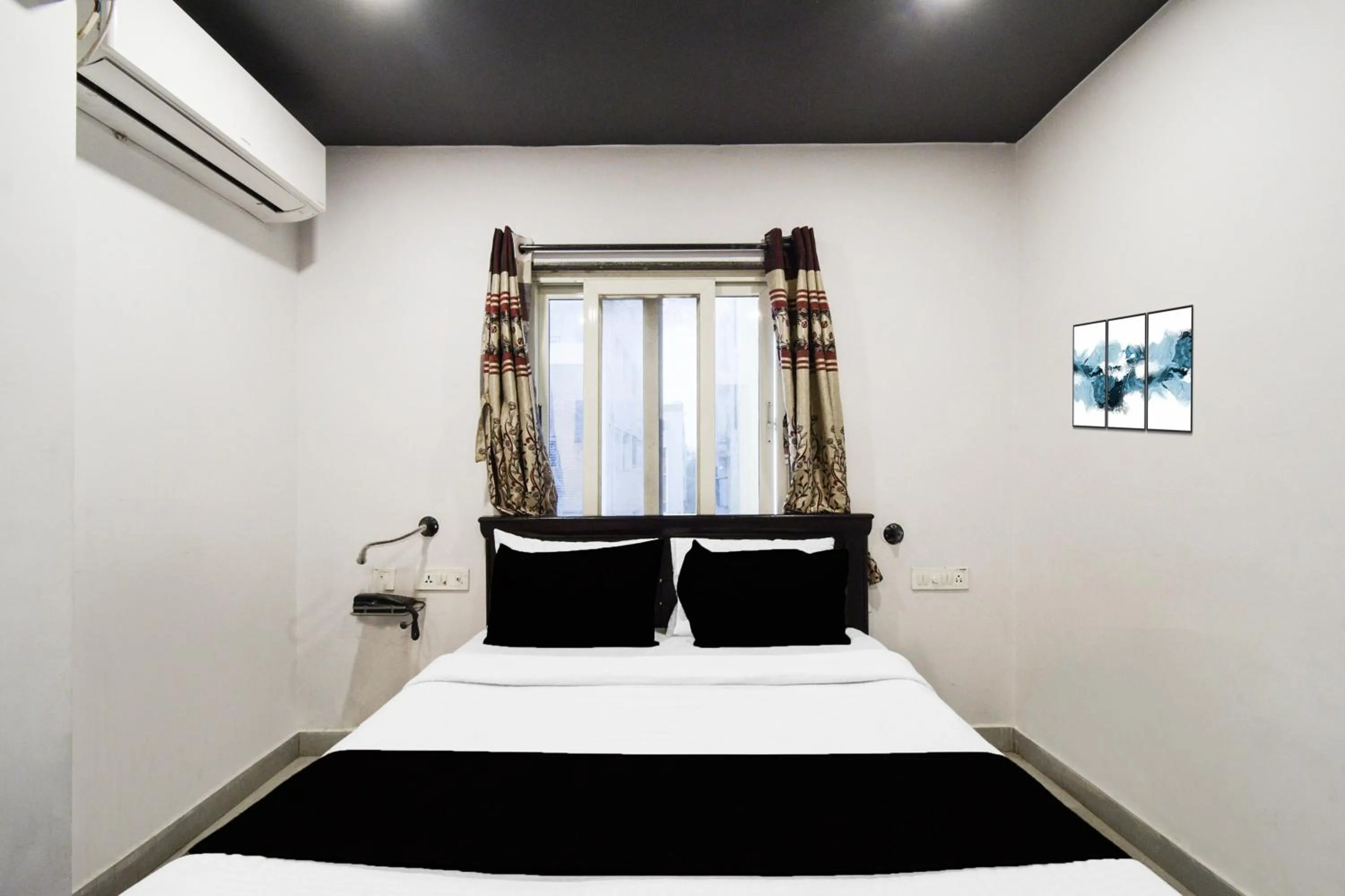 Bedroom, Bed in Super Townhouse Alwal Road