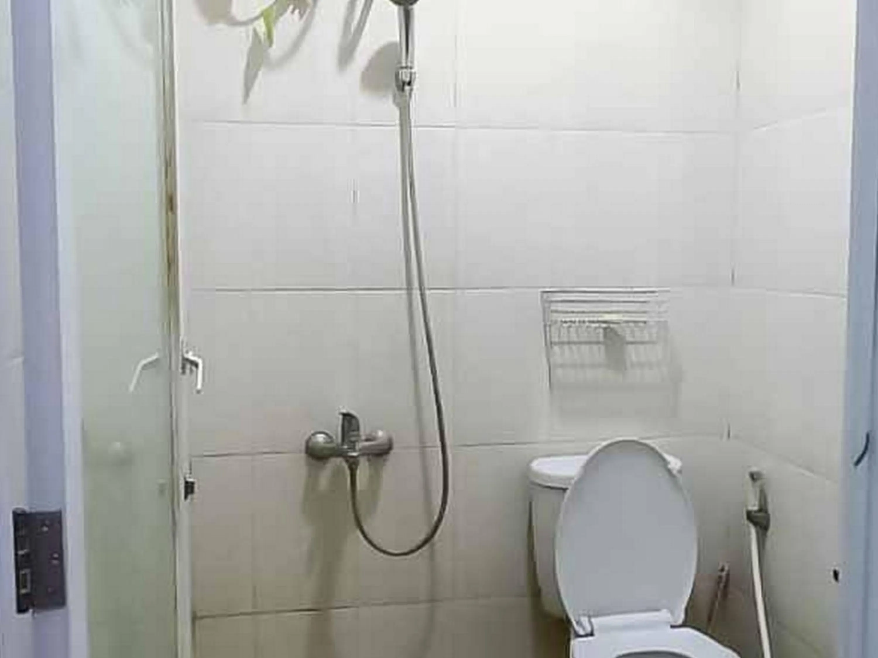 Bathroom in Aimer Guest House Syariah Mitra RedDoorz