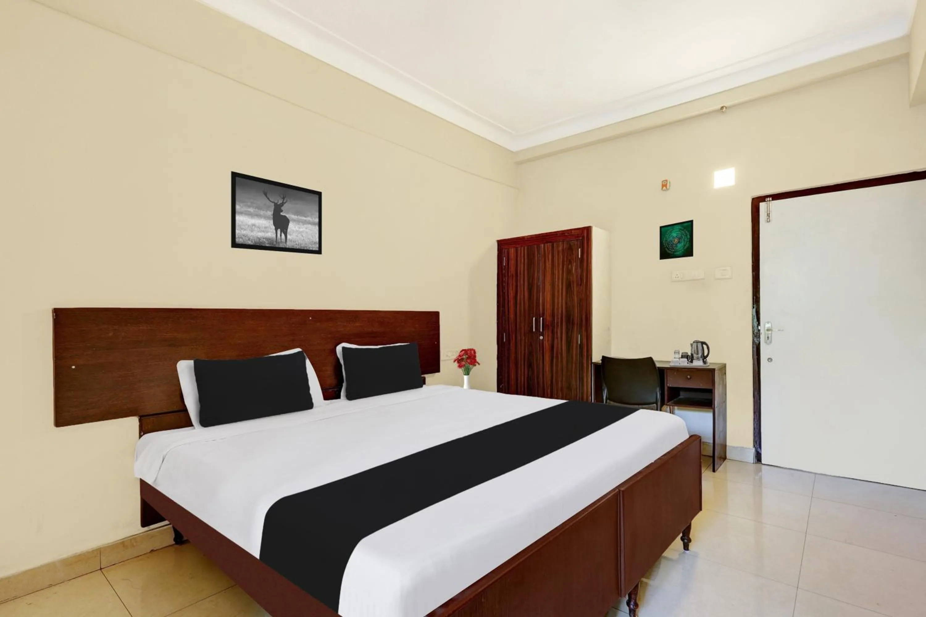 Bedroom, Bed in Super Collection O jagadamba Junction near Beach Road