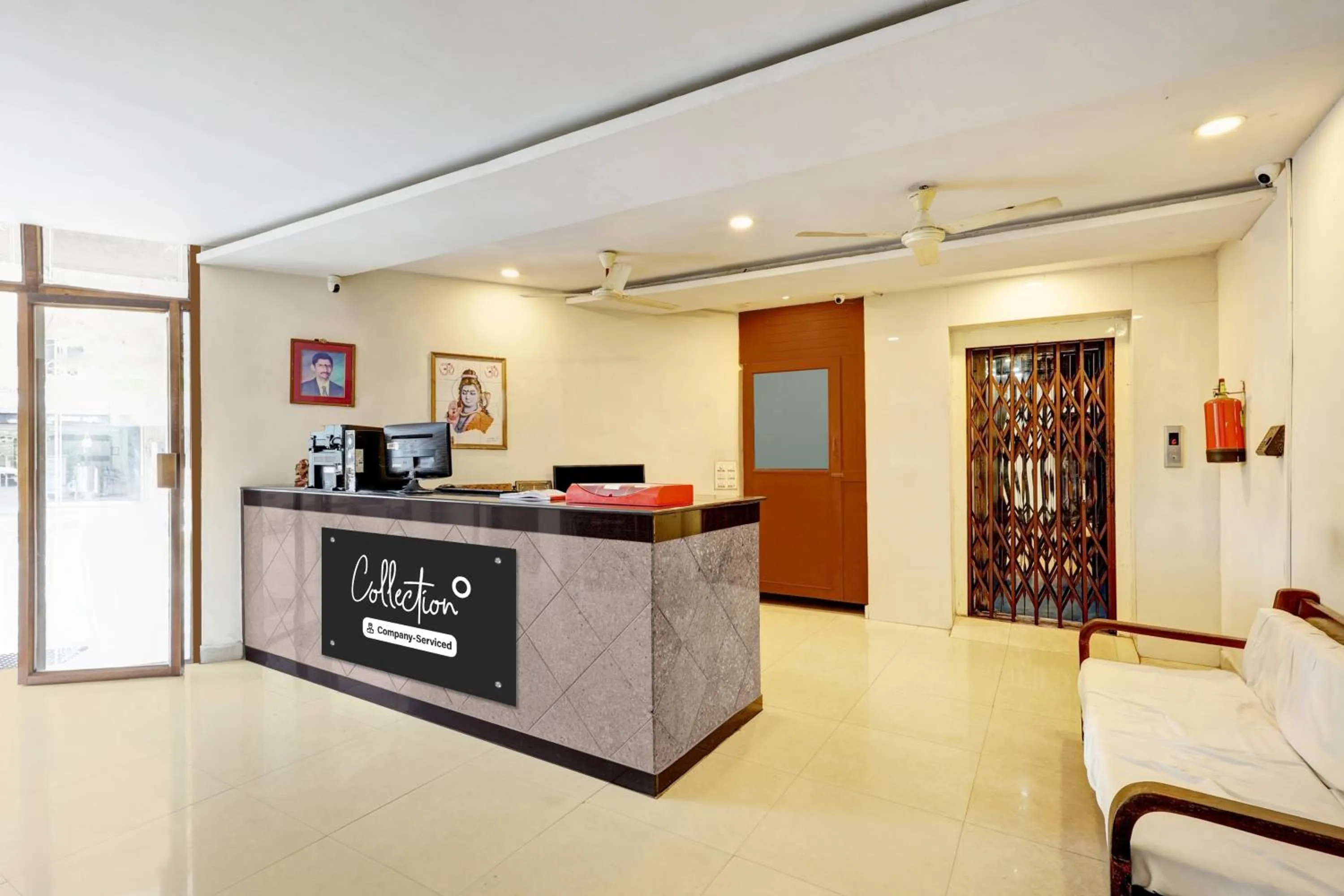 Lobby or reception in Super Collection O jagadamba Junction near Beach Road