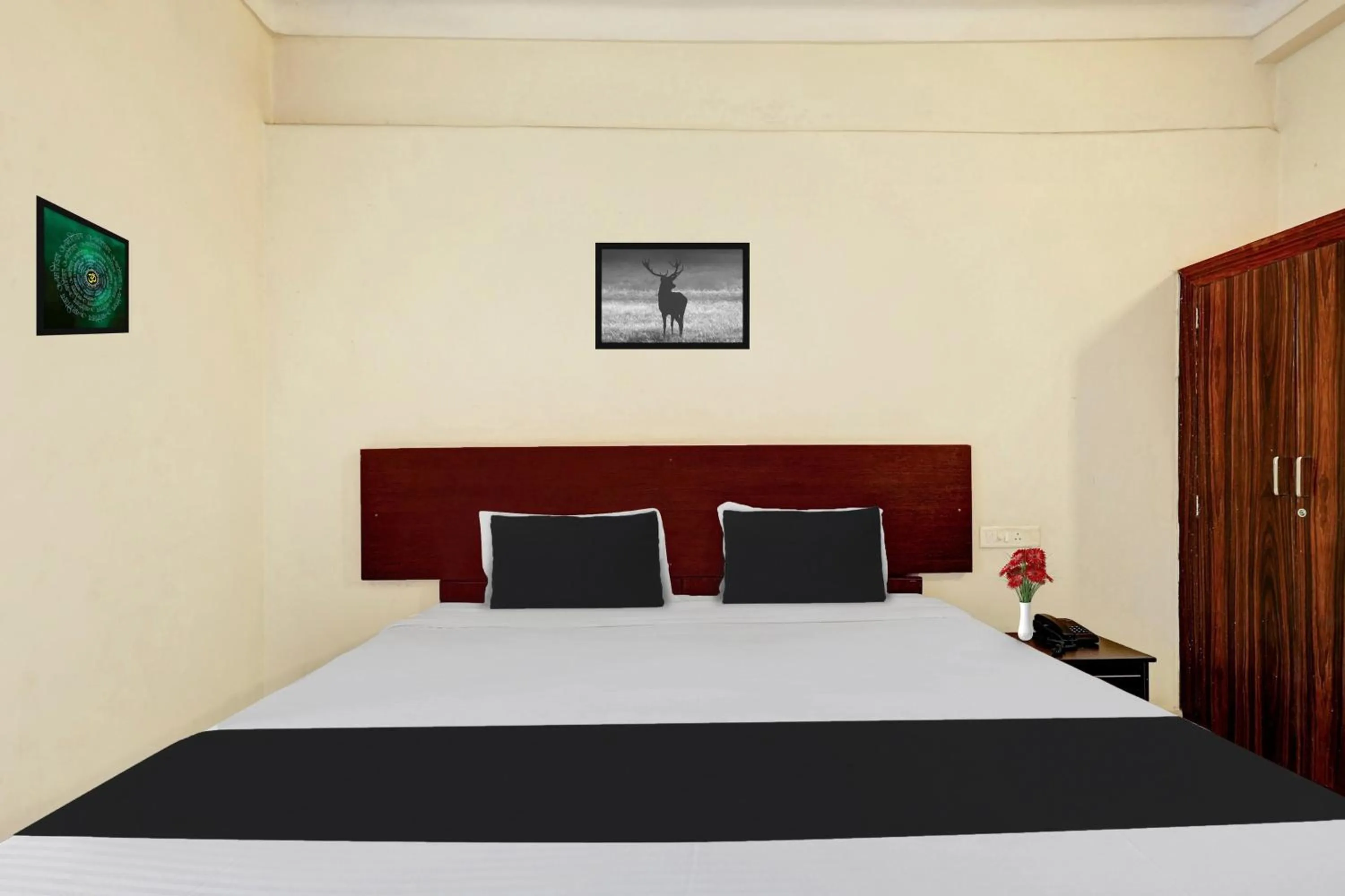 Bedroom, Bed in Super Collection O jagadamba Junction near Beach Road