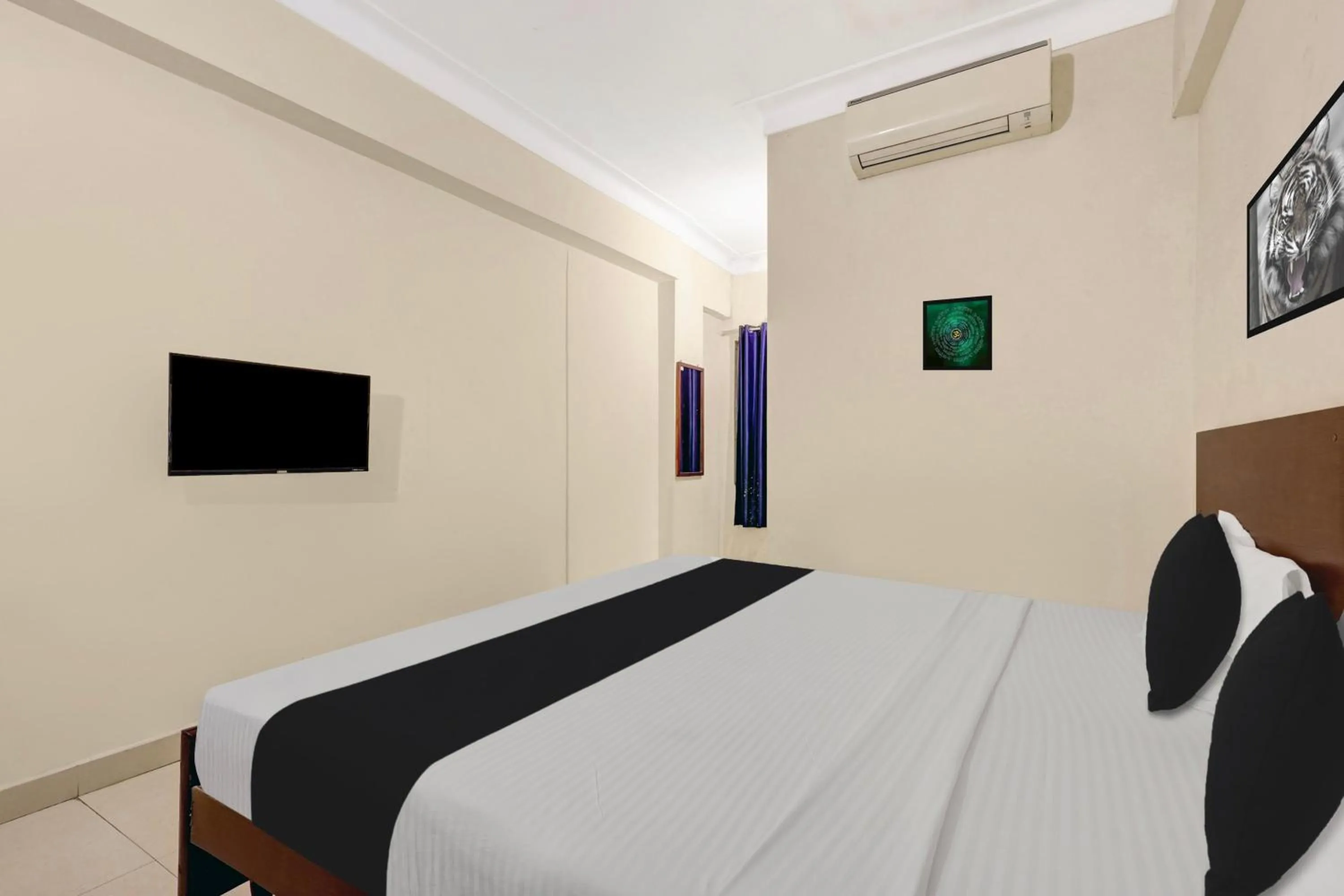 Bedroom, Bed in Super Collection O jagadamba Junction near Beach Road