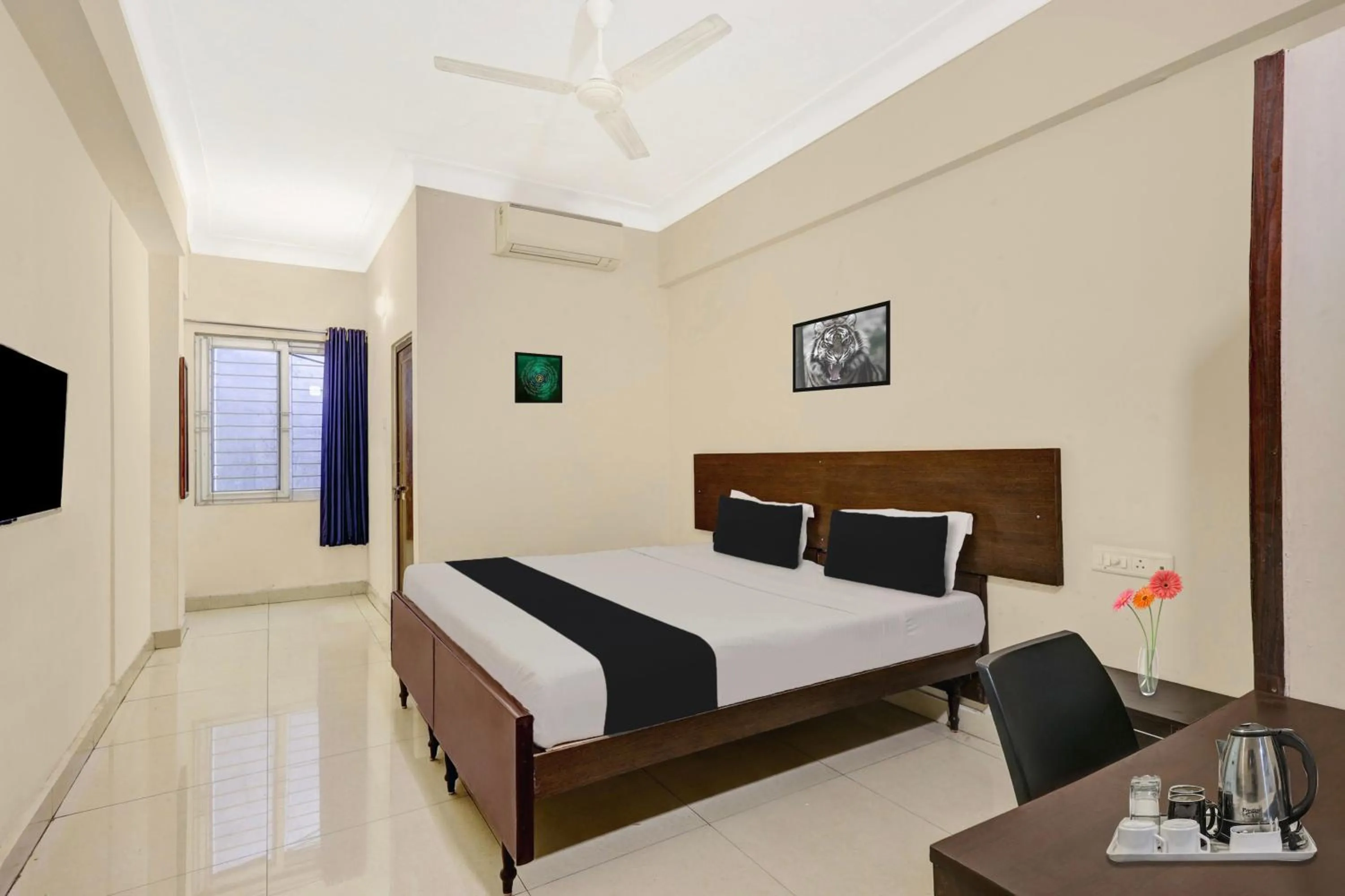 Bedroom, Bed in Super Collection O jagadamba Junction near Beach Road