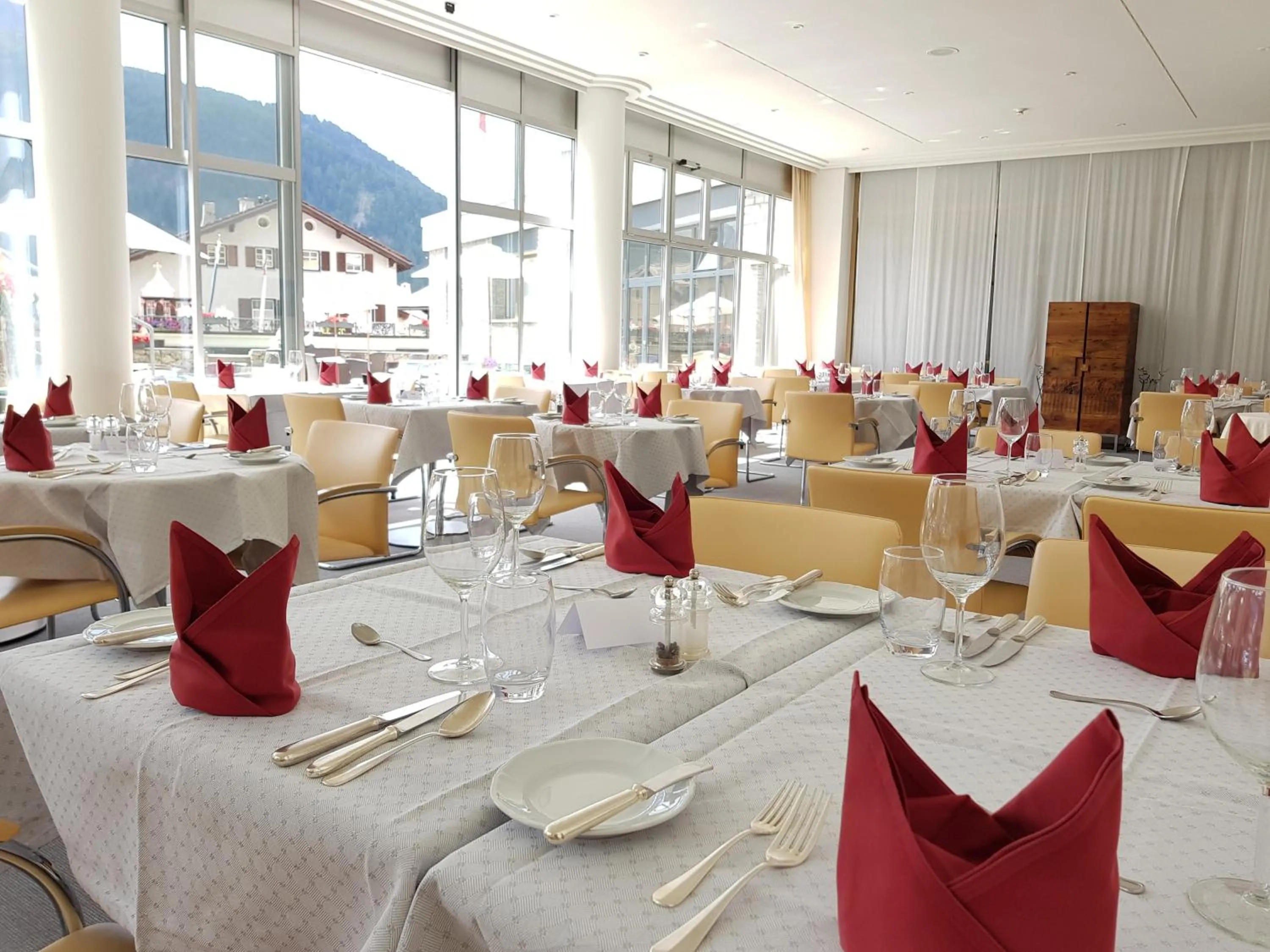 Restaurant/places to eat in Hotel Schweizerhof Pontresina