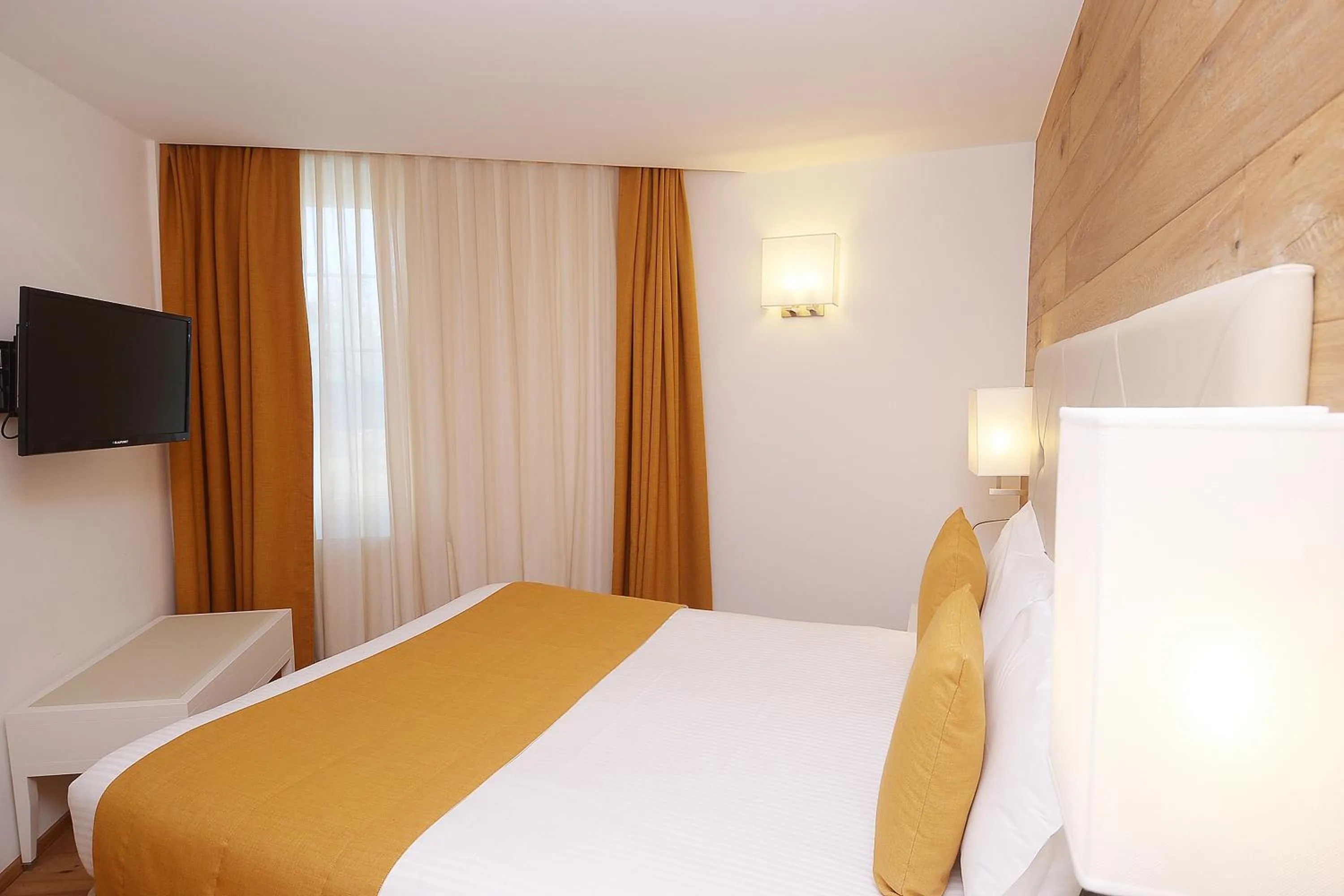 Bed in Hotel Schweizerhof Pontresina