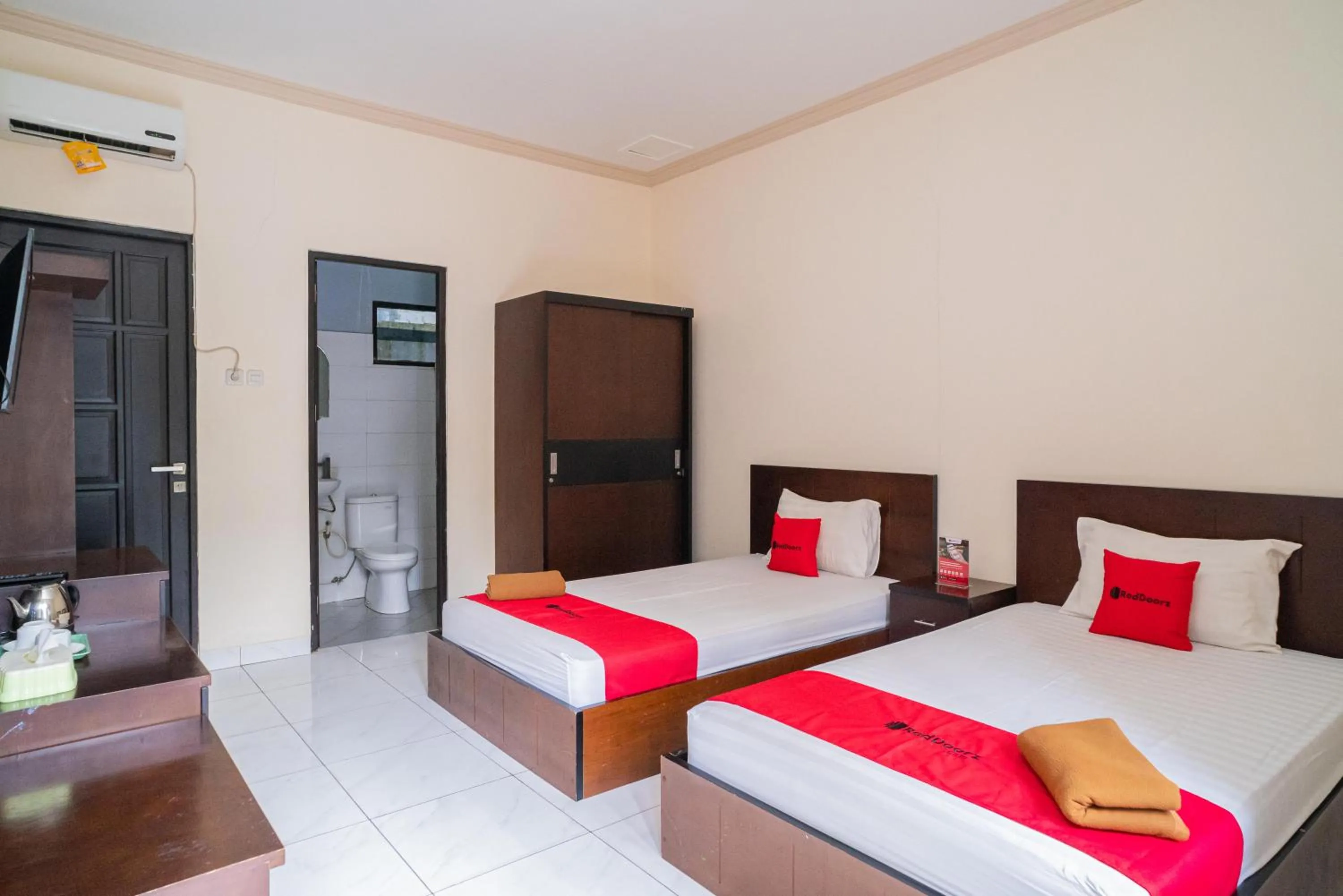 Bed in RedDoorz @ Wisma Pangrango