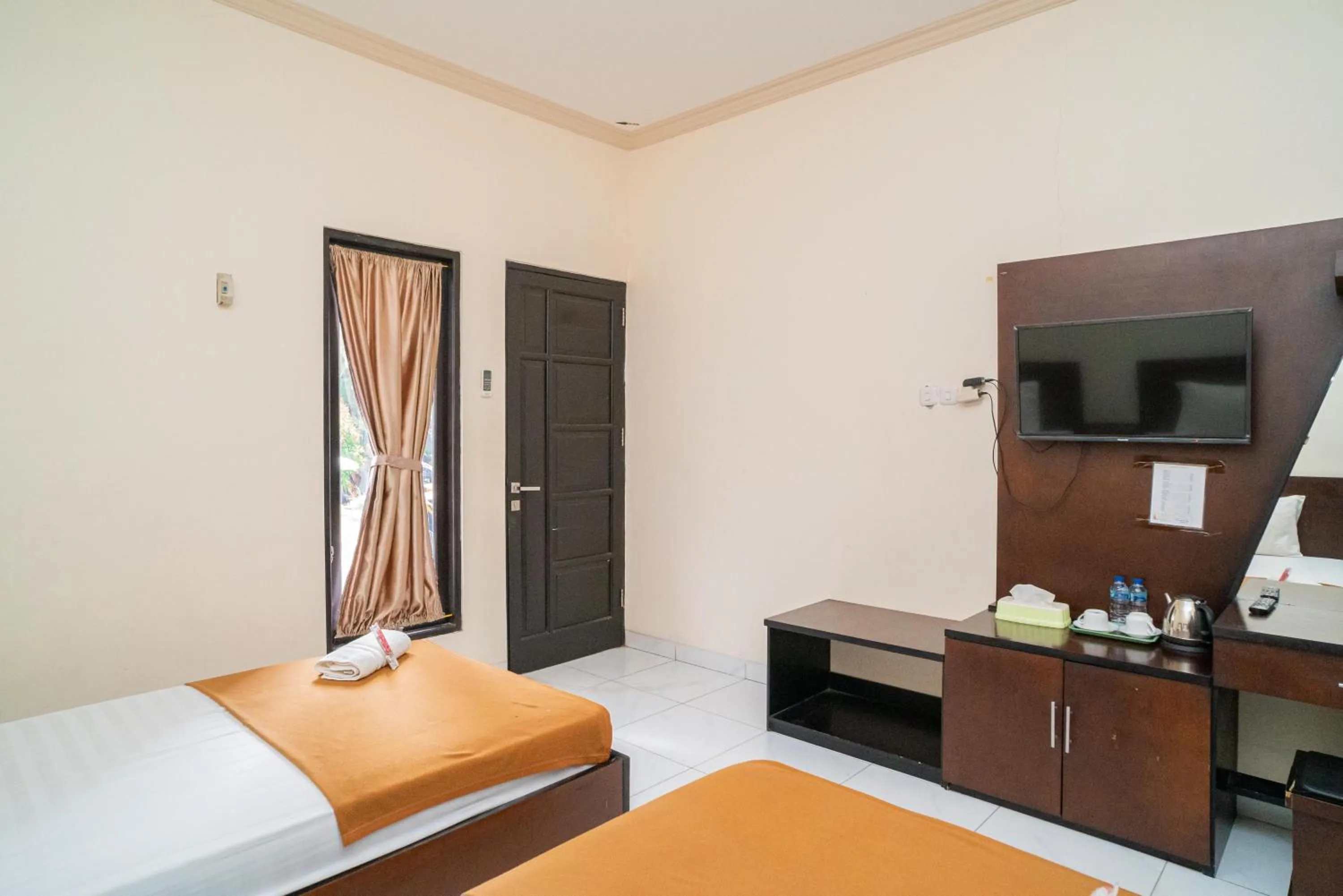 Bed in RedDoorz @ Wisma Pangrango