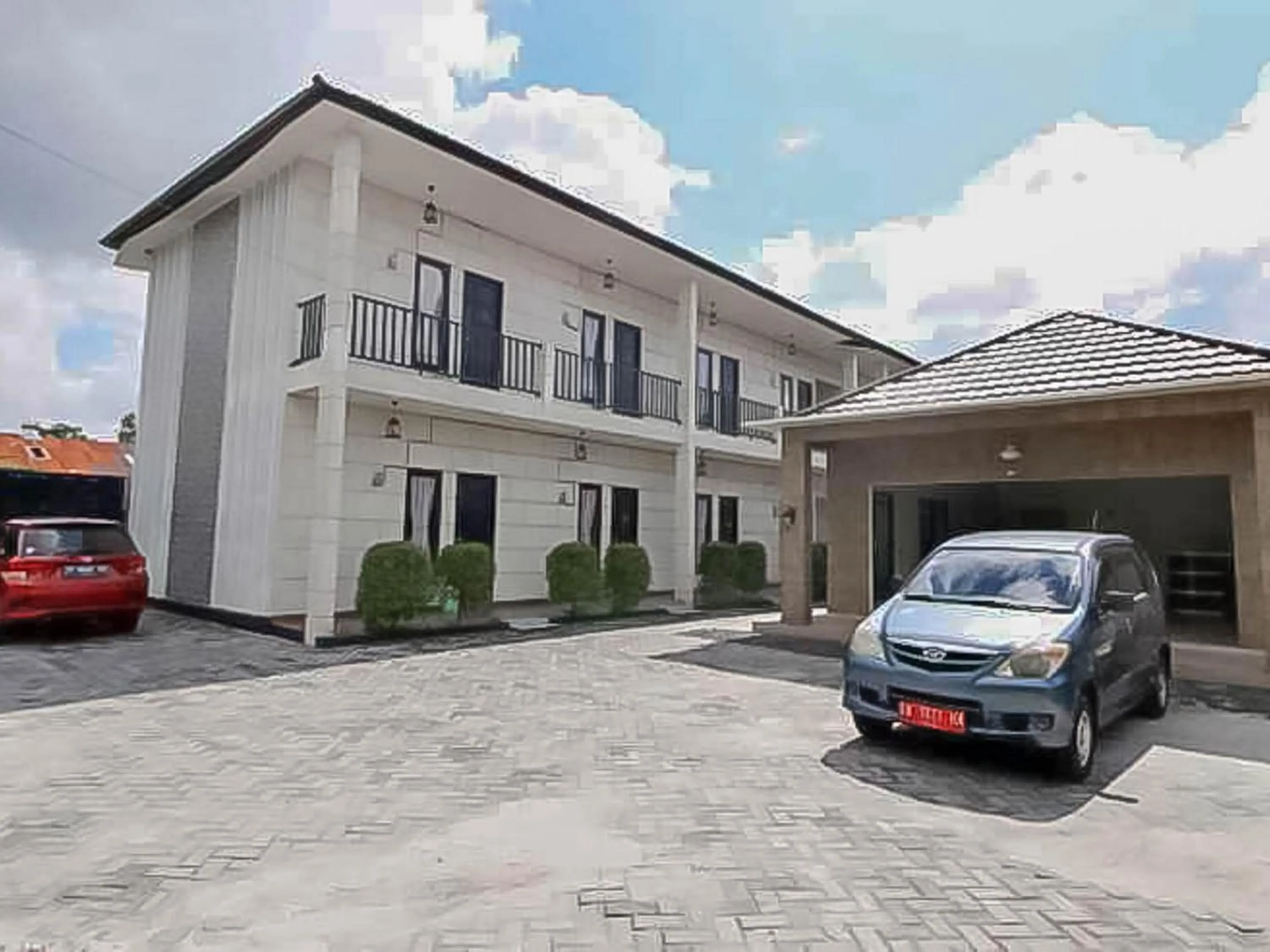 Facade/entrance in RedDoorz @ Wisma Pangrango