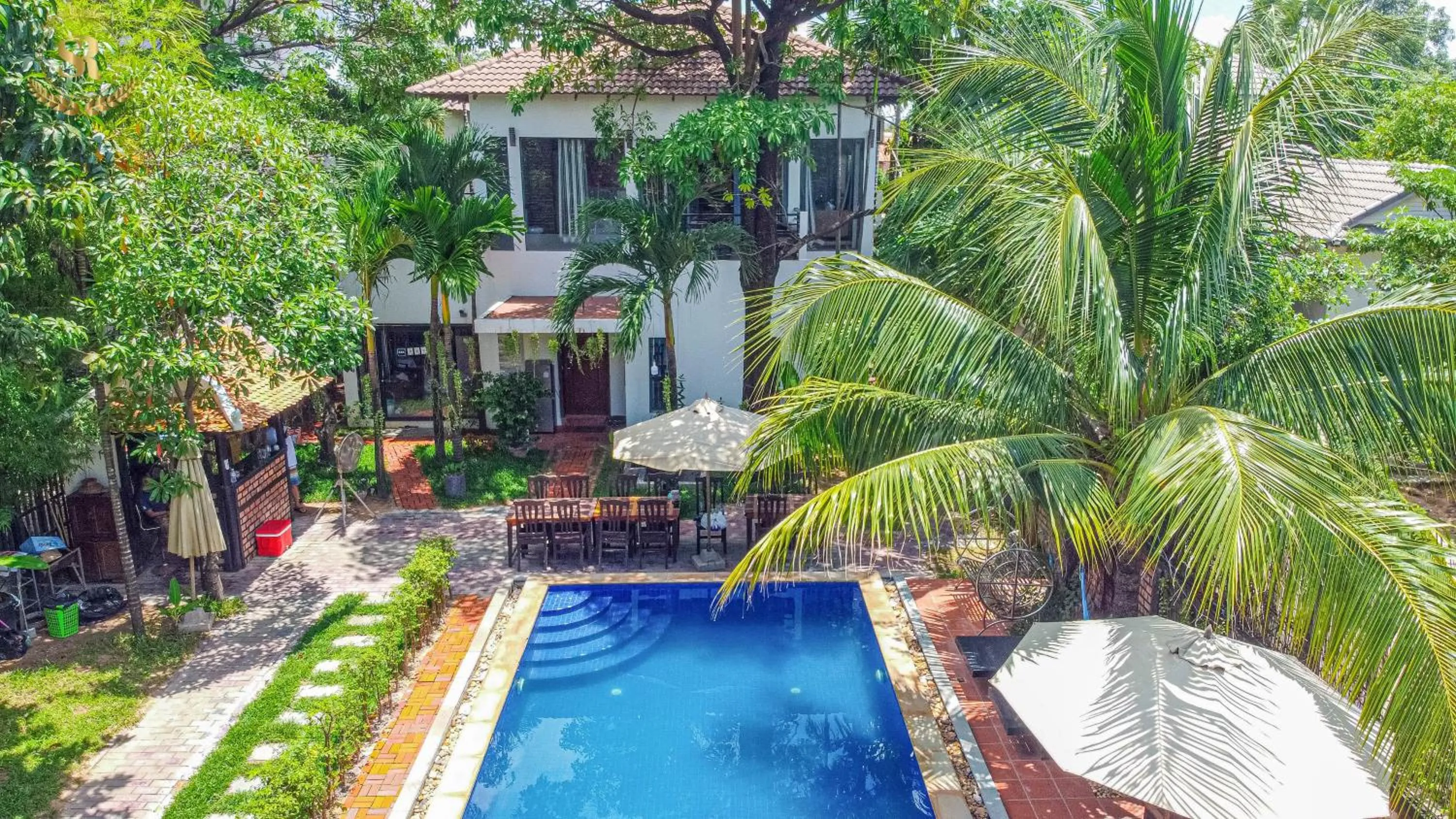 Property building in Saline Residence