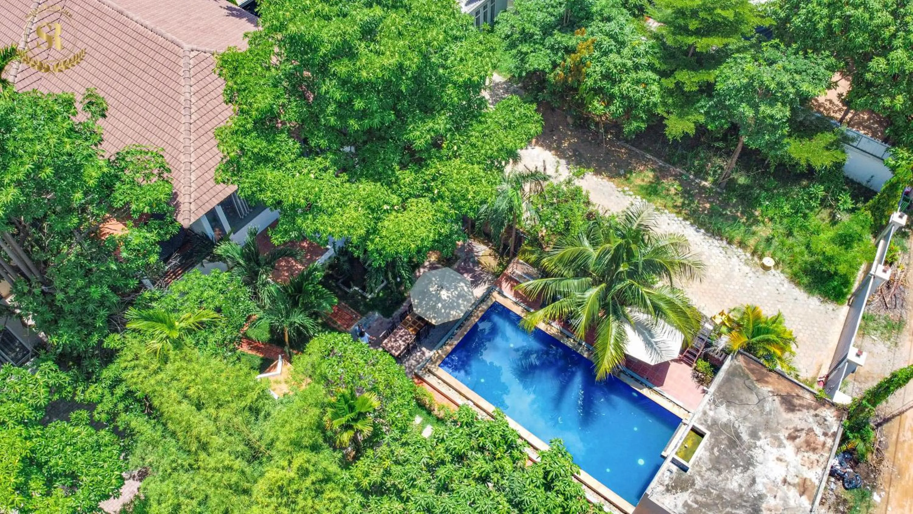 Property building in Saline Residence