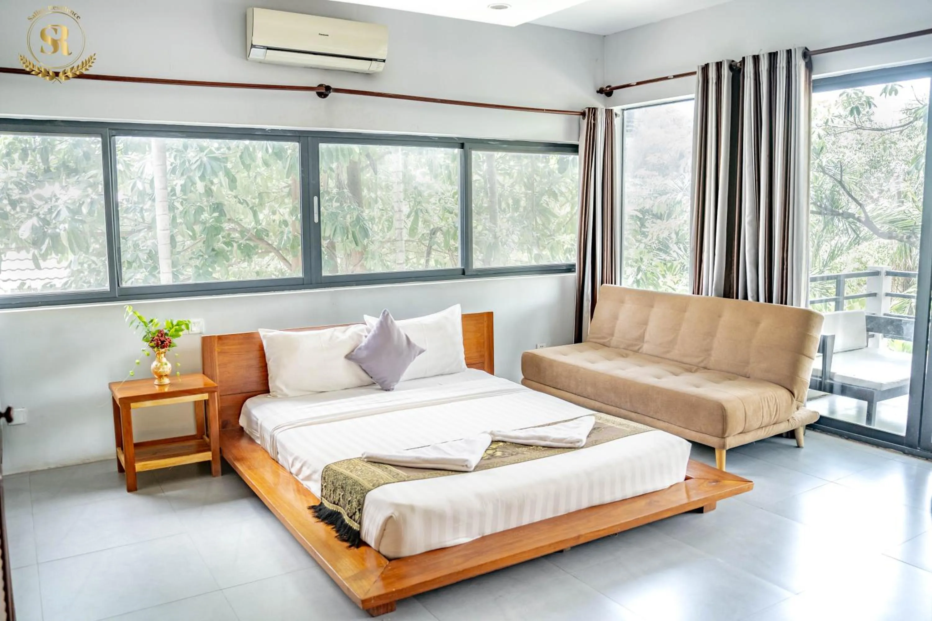 Bedroom, Bed in Saline Residence