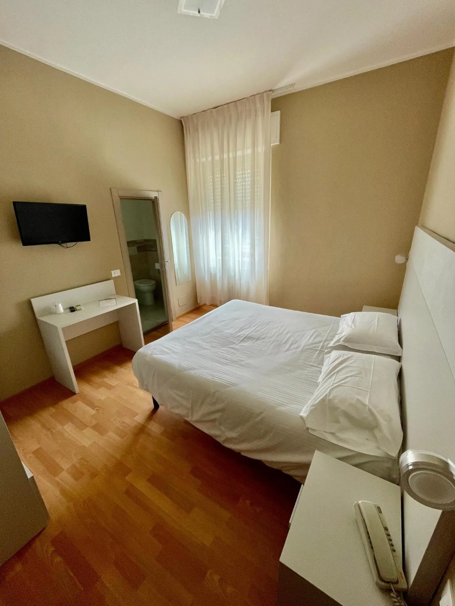 Bed in Piccolo Hotel