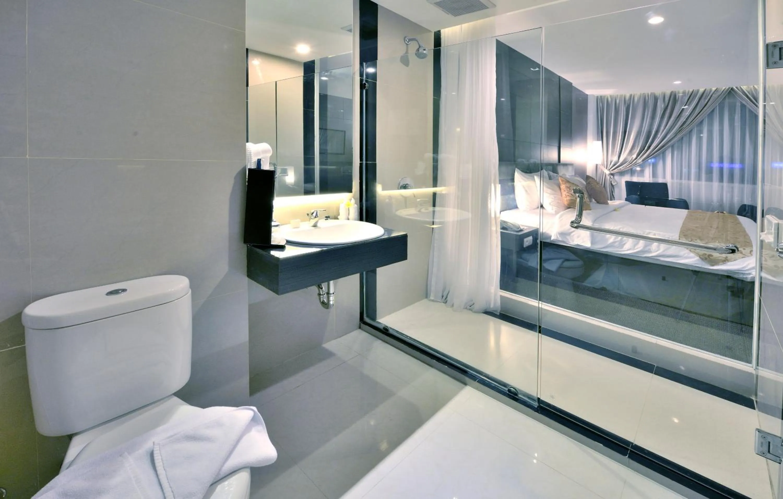 Bathroom in Tjokro Hotel Pekanbaru