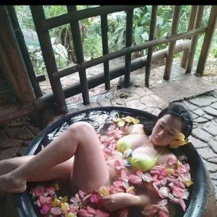 Raw Camping at Camping Paradise Singalong Mountain Garden