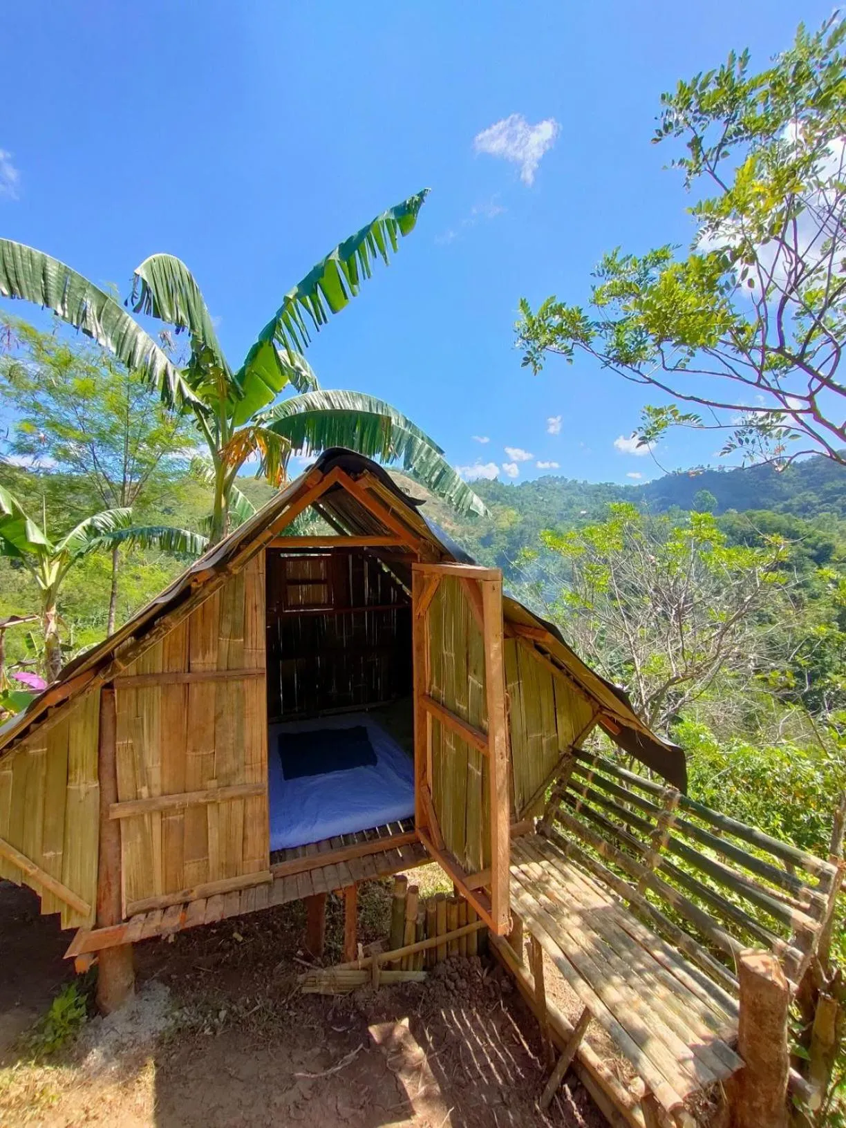 Raw Camping at Camping Paradise Singalong Mountain Garden