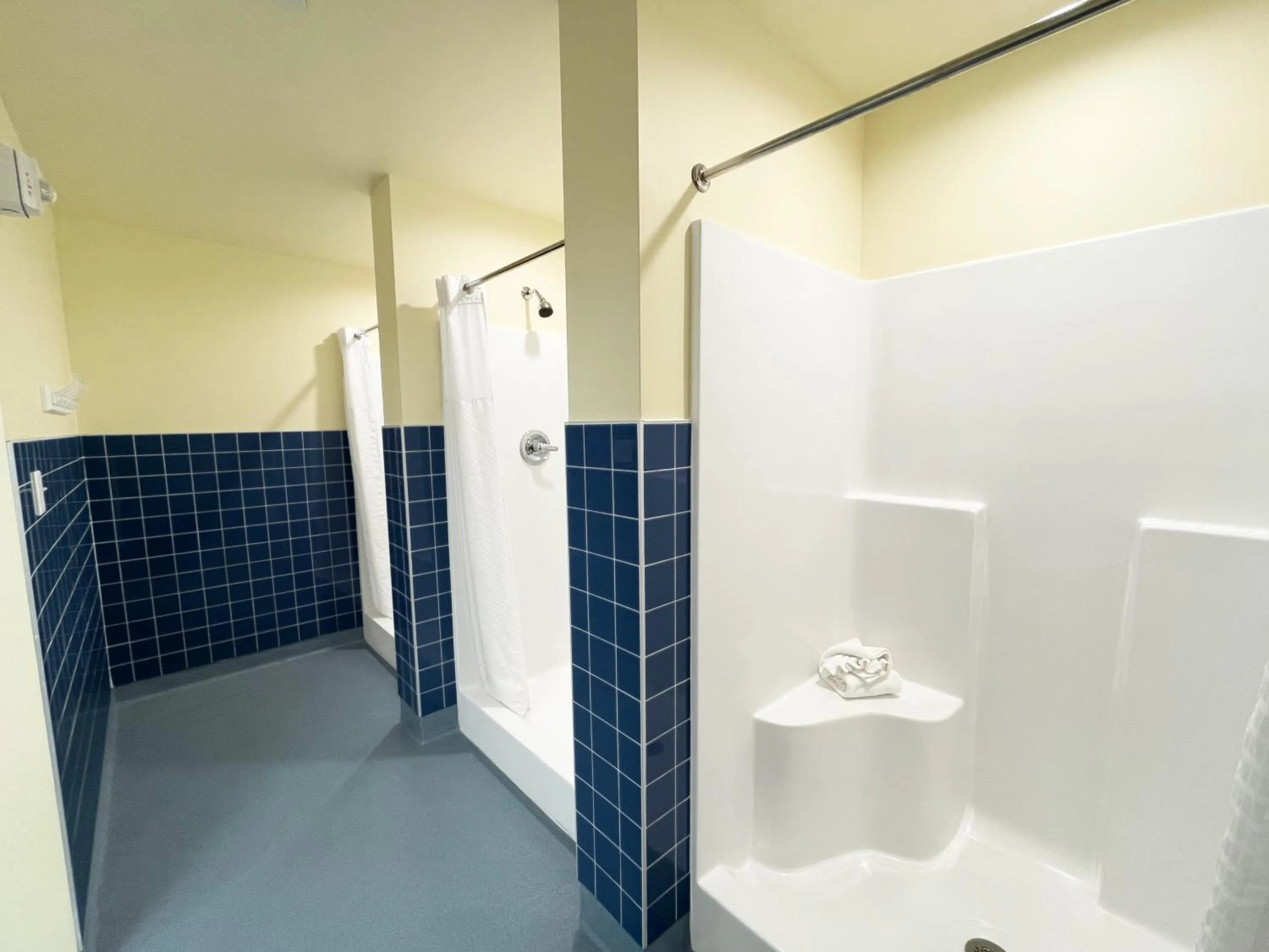 Shower, Bathroom in Travelodge by Wyndham Panama City Beach / Beachfront