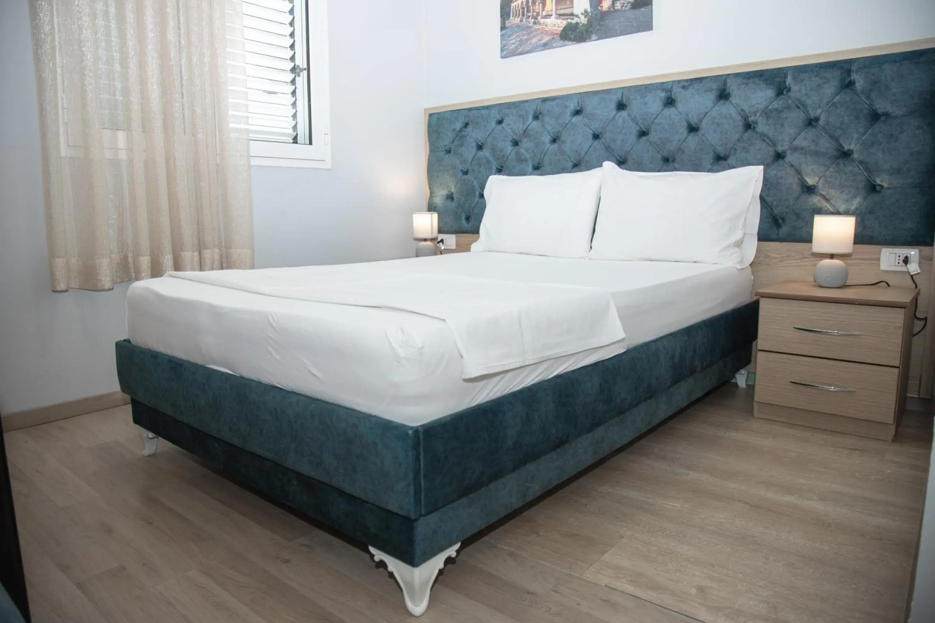 Single Room with Balcony - single occupancy in Hotel Number One Single Room with Balcony - single occupancy in Hotel Number One